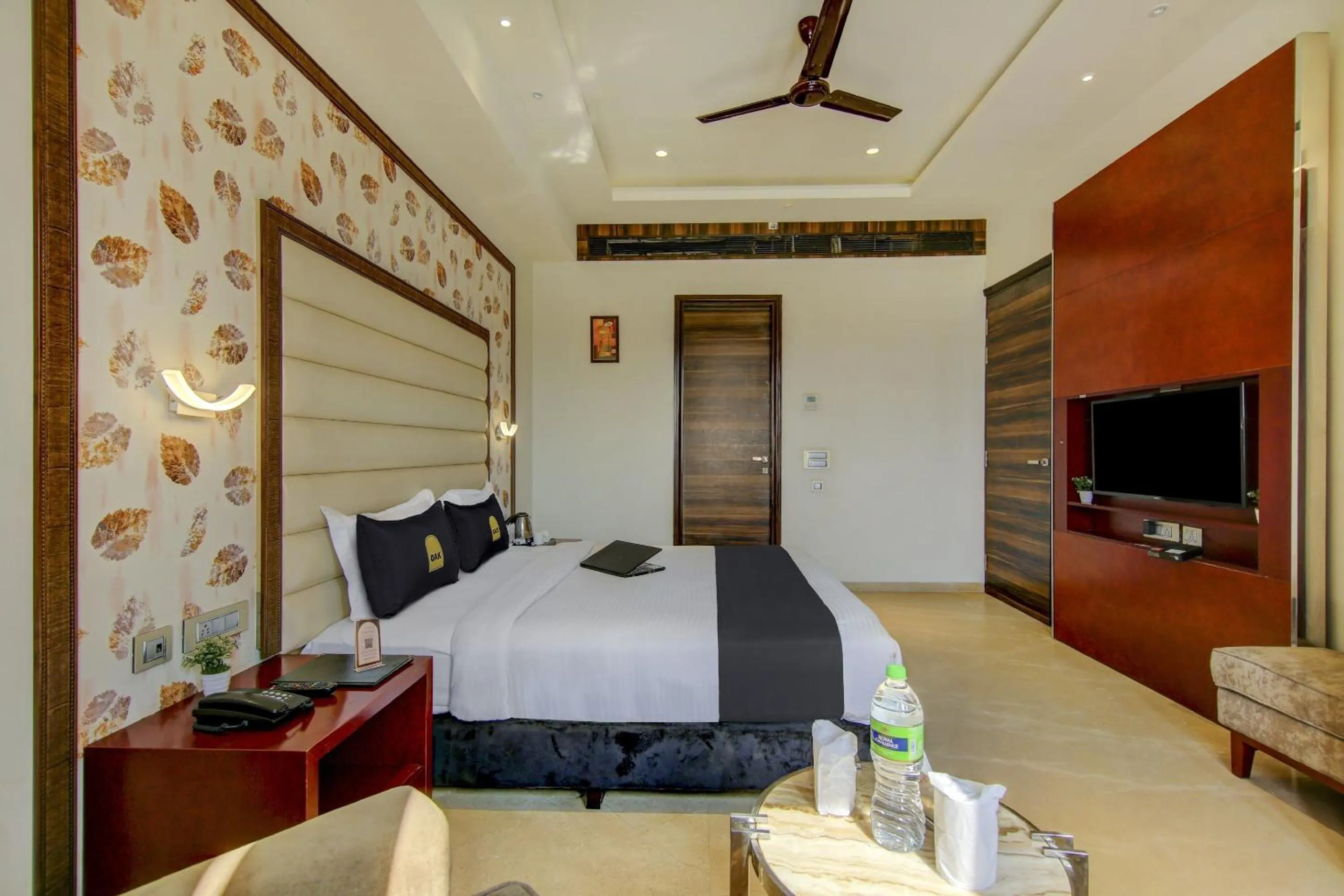 Bedroom, Bed in Super Townhouse OAK Hotel C Pearls