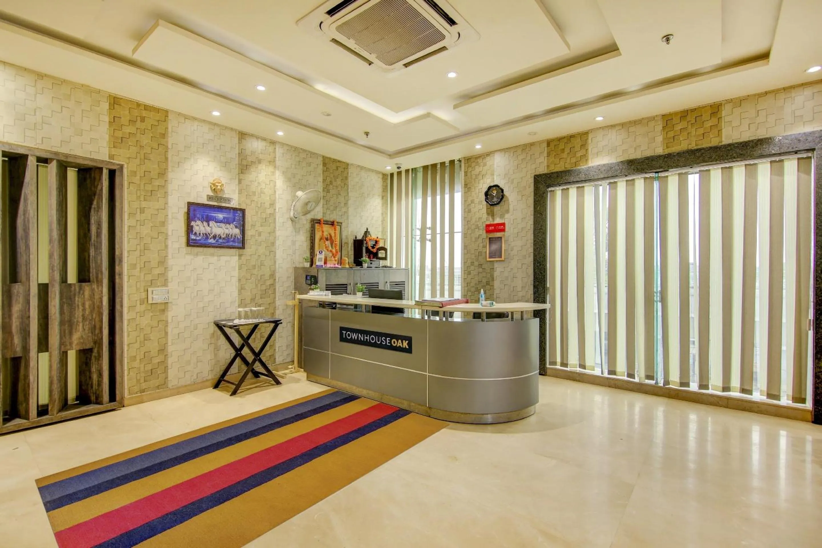 Lobby or reception in Super Townhouse OAK Hotel C Pearls