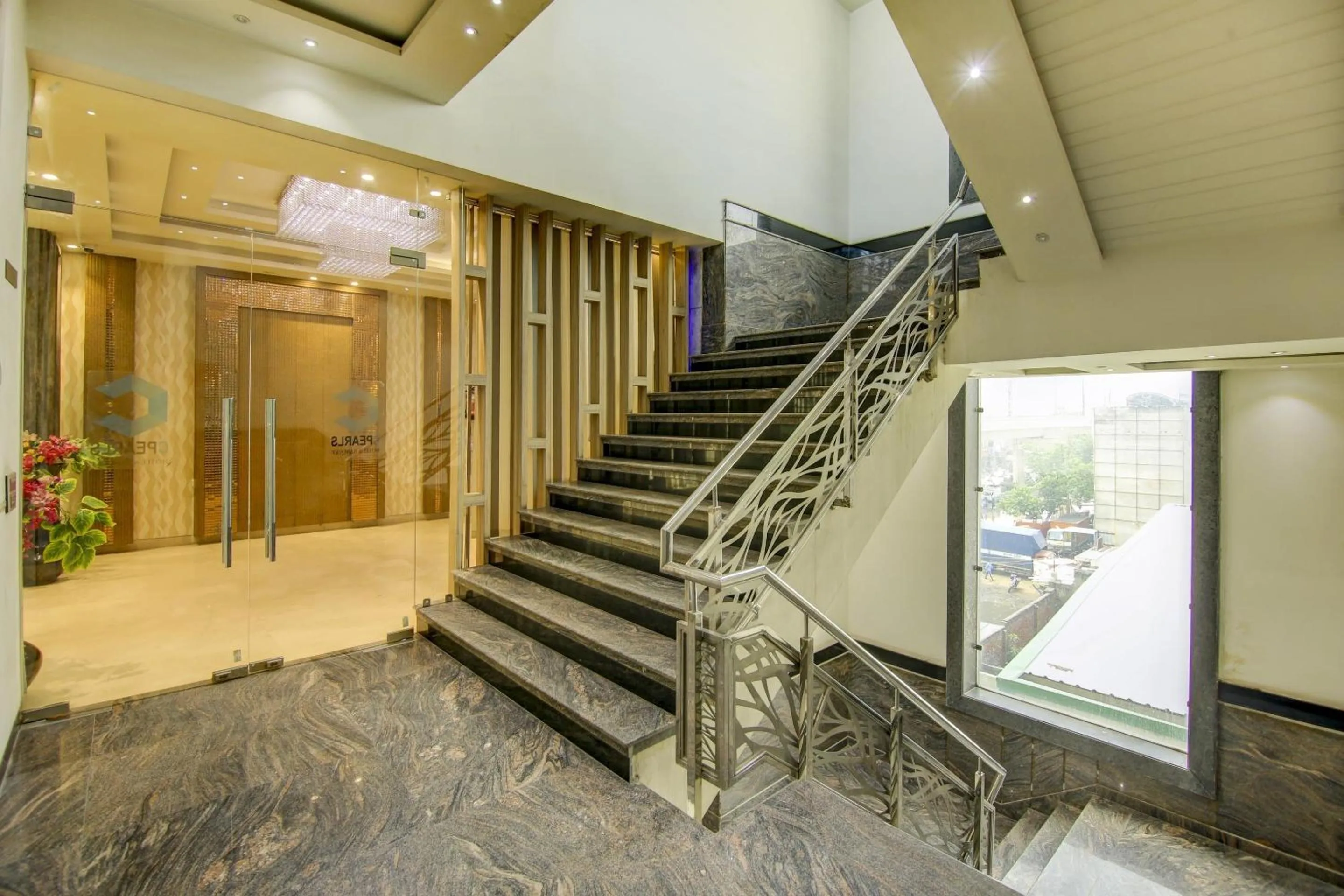 Lobby or reception in Super Townhouse OAK Hotel C Pearls