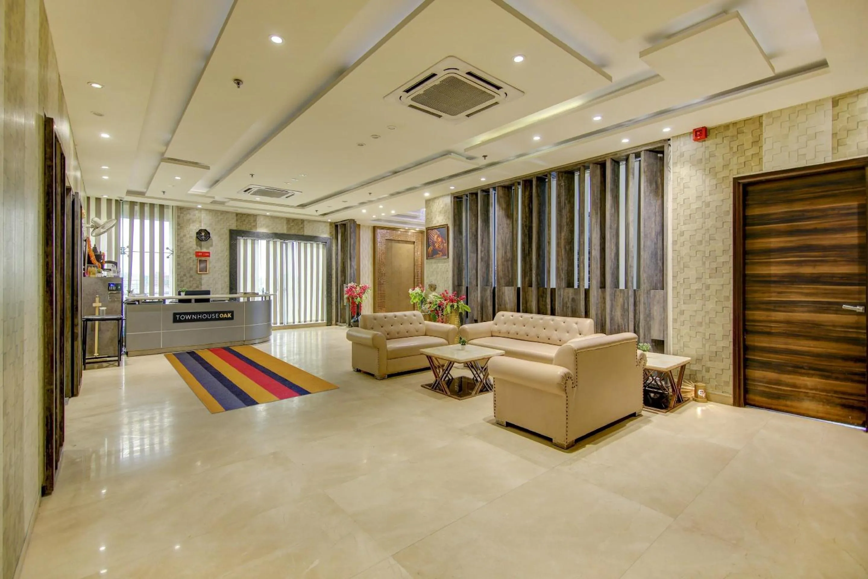 Lobby or reception in Super Townhouse OAK Hotel C Pearls