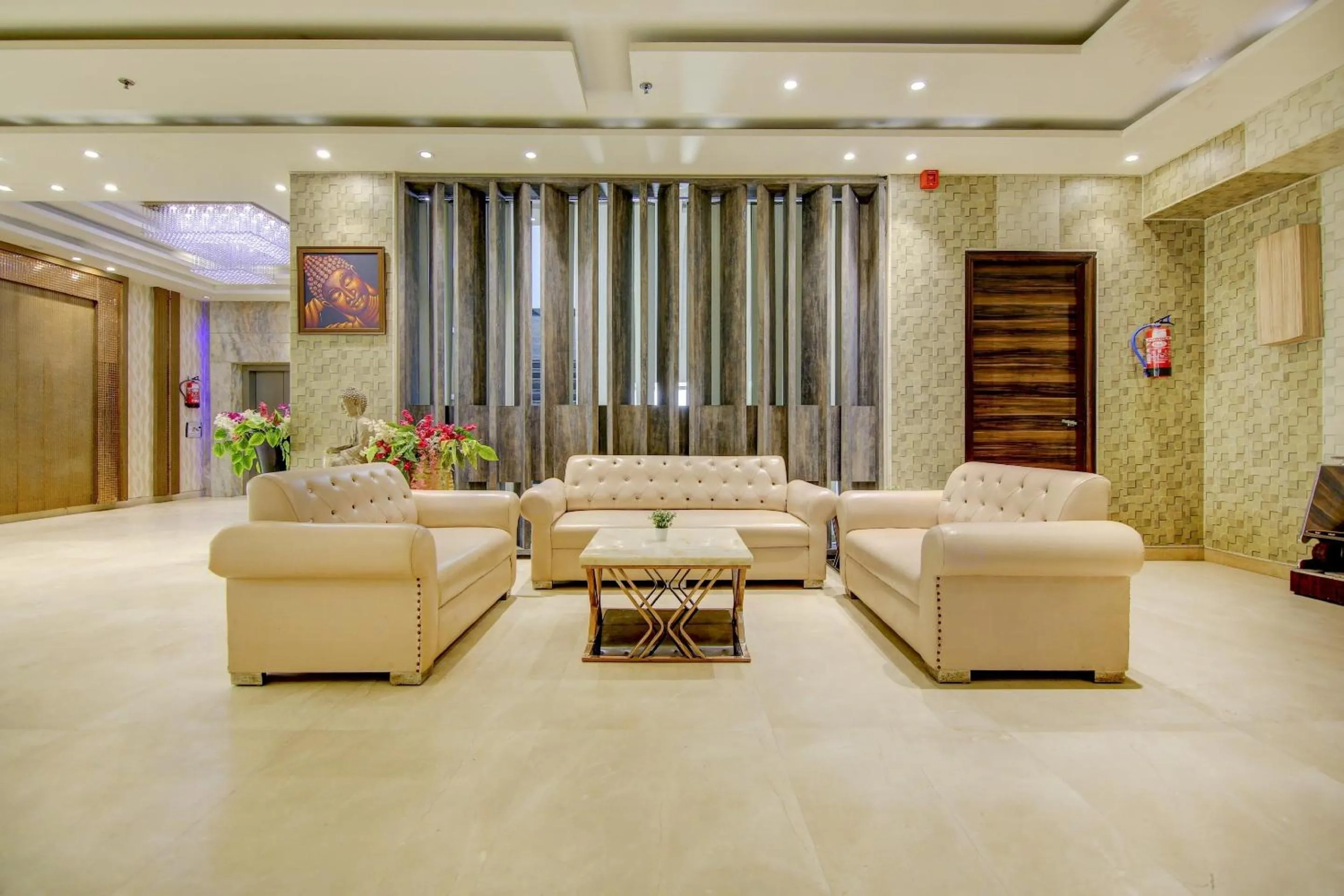 Lobby or reception in Super Townhouse OAK Hotel C Pearls