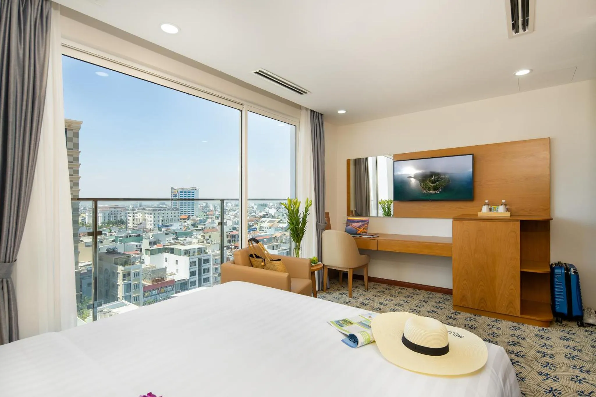 Photo of the whole room, Bed in Record Hotel