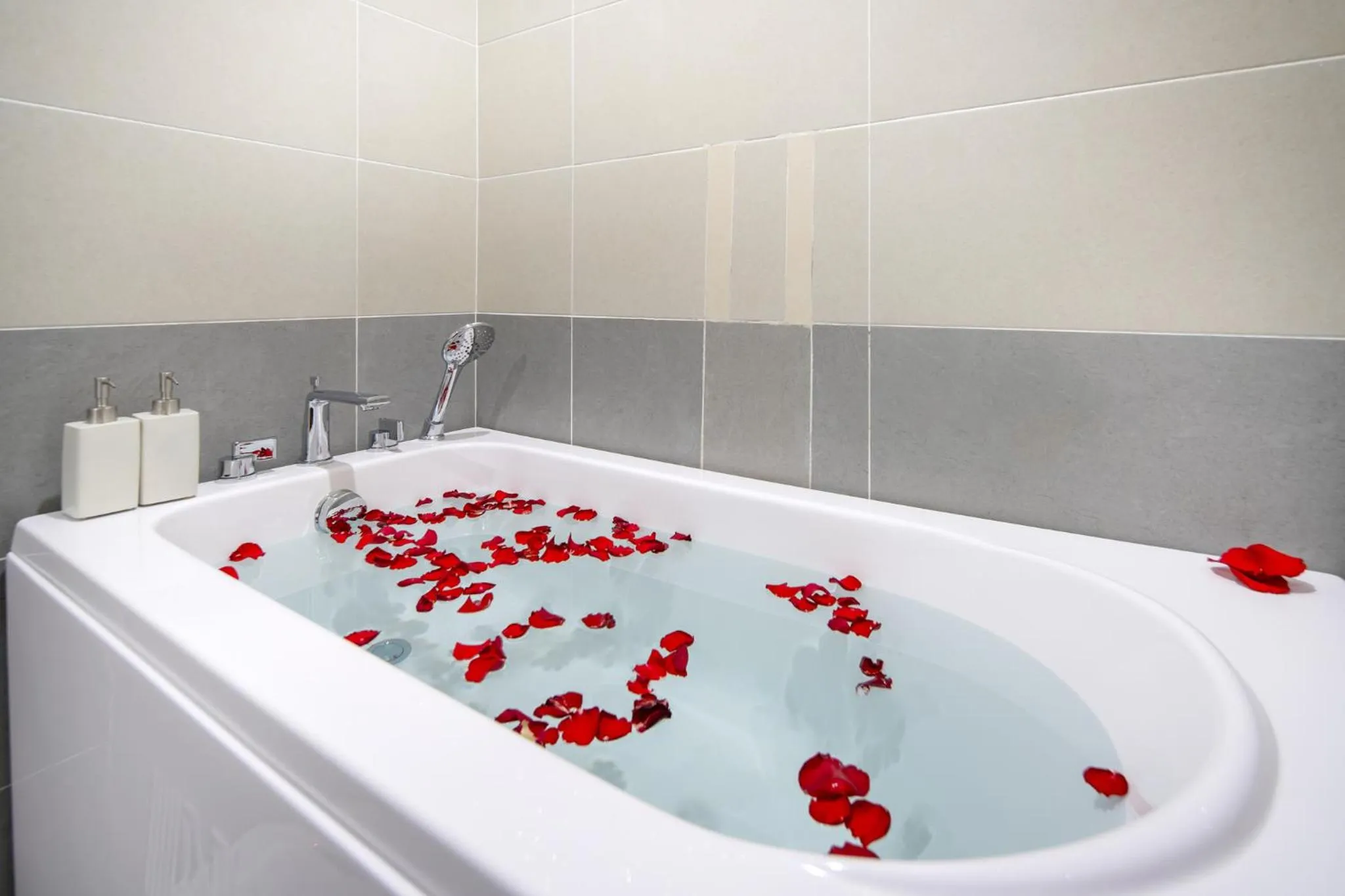 Bathroom in Record Hotel