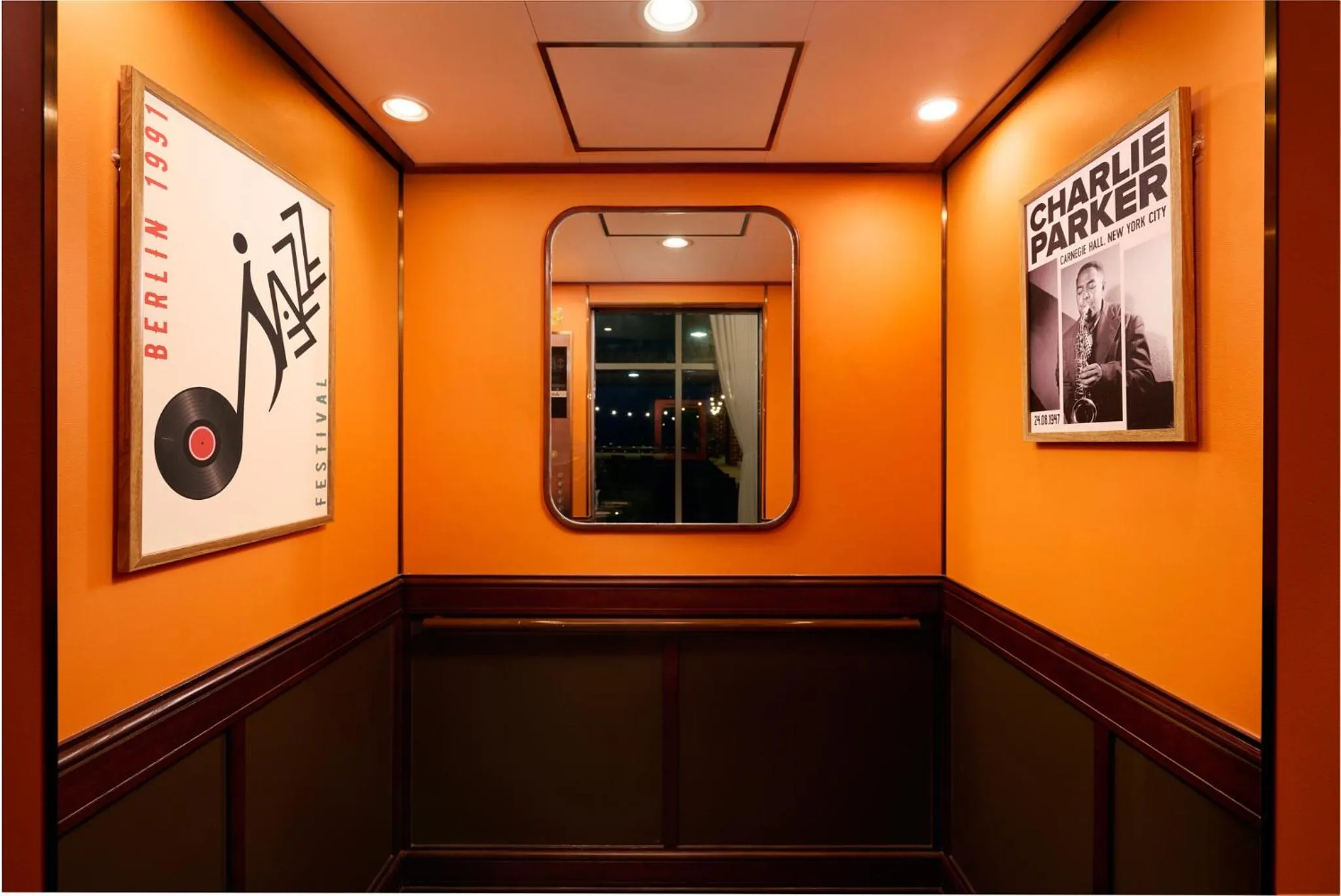 elevator in Record Hotel