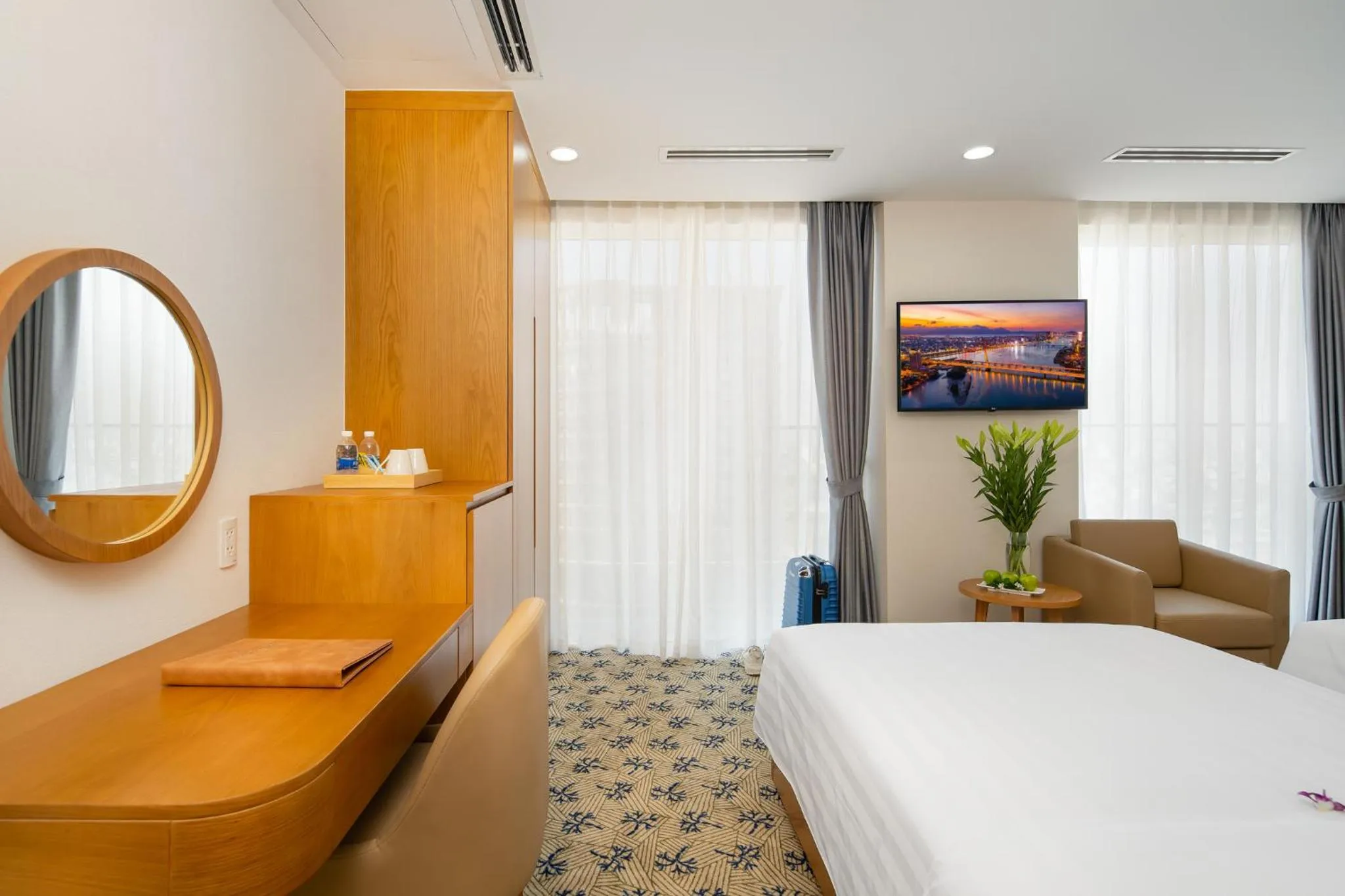 Photo of the whole room, Bed in Record Hotel