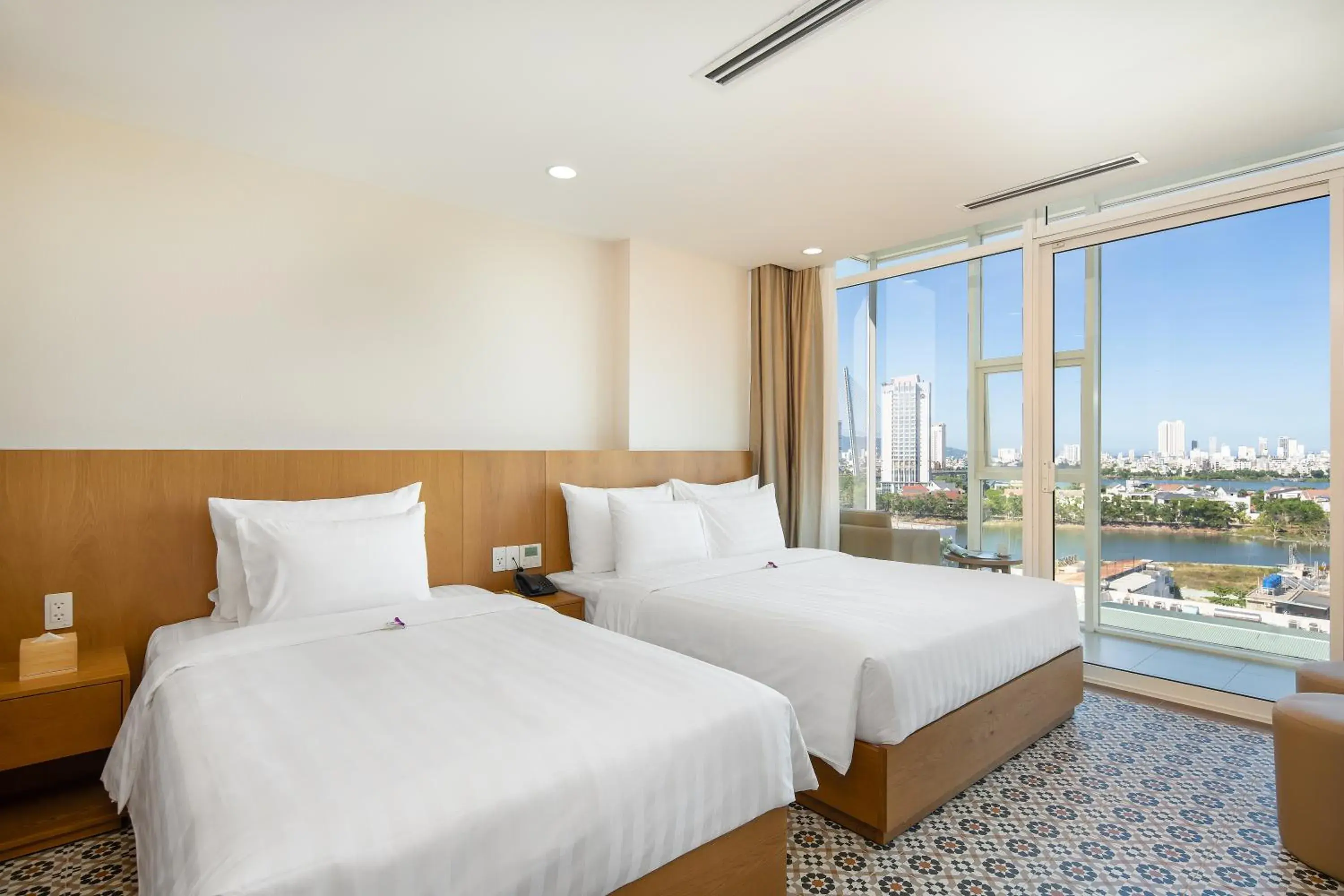 Studio Triple Room with Balcony and Han River view in Lamanga Hotel & Suites Studio Triple Room with Balcony and Han River view in Lamanga Hotel & Suites