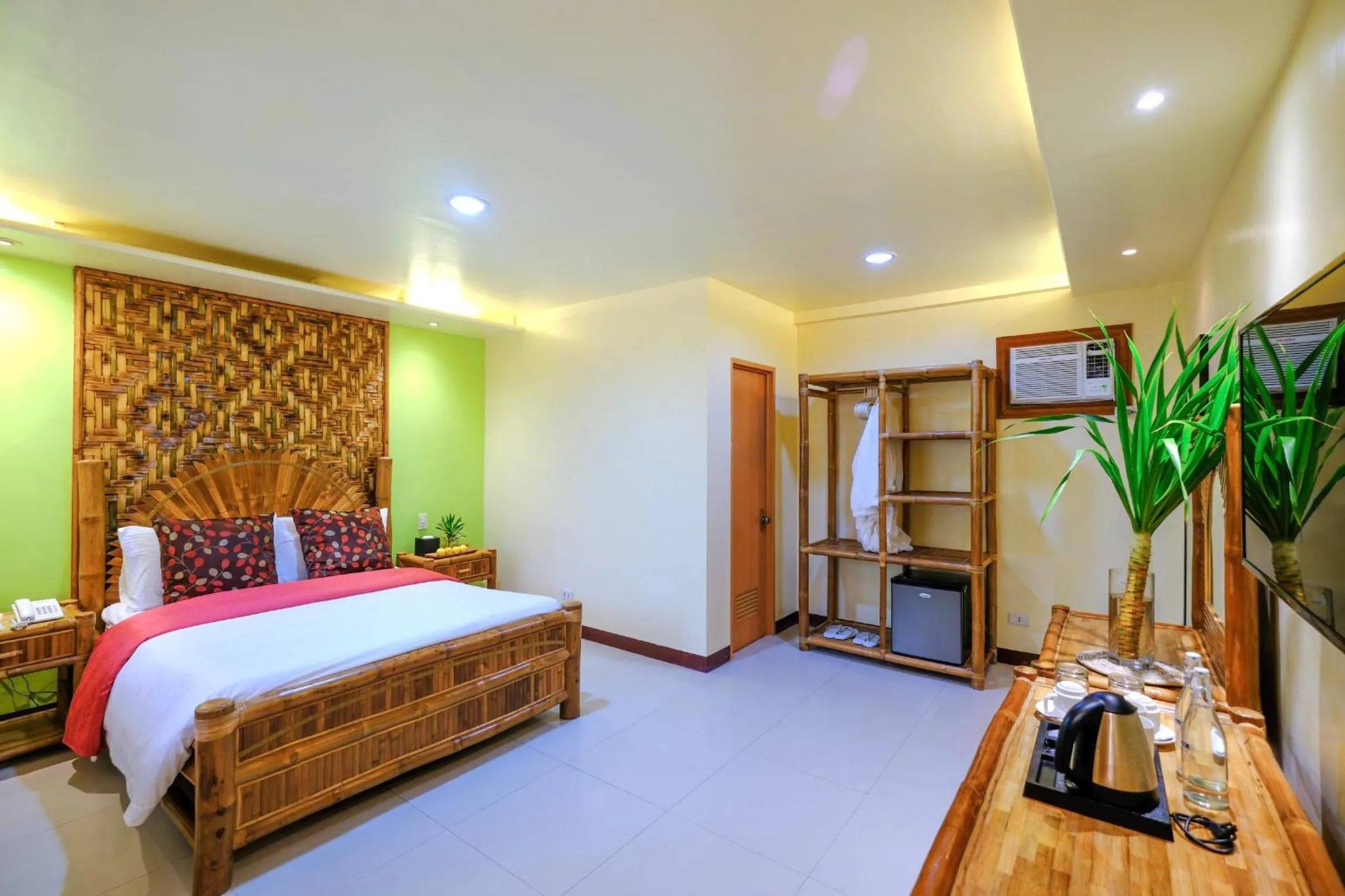 Bed in Malapascua Exotic Island Dive Resort