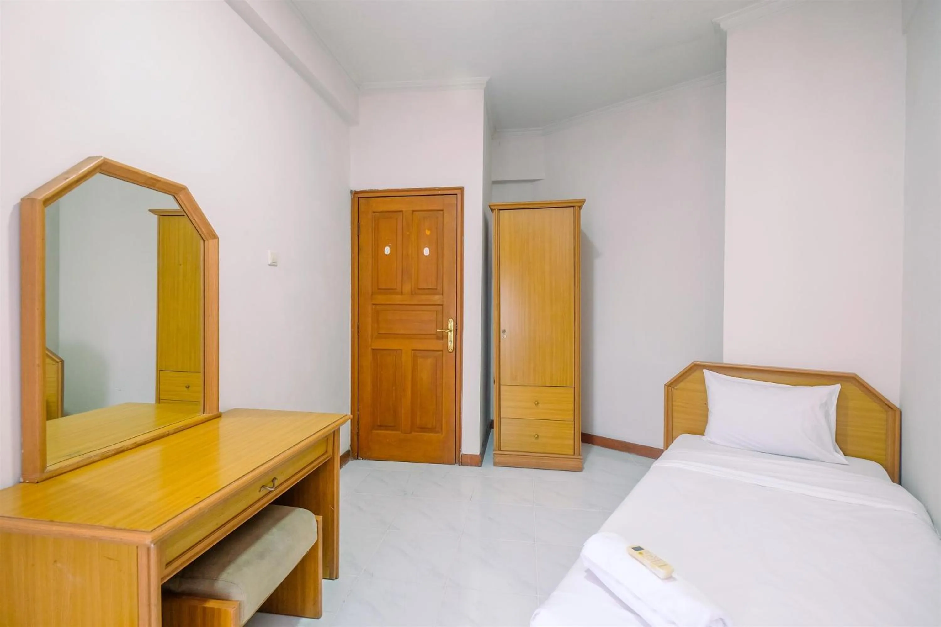 Spacious and Strategic 3BR Kondominium Juanda Apartment By Travelio