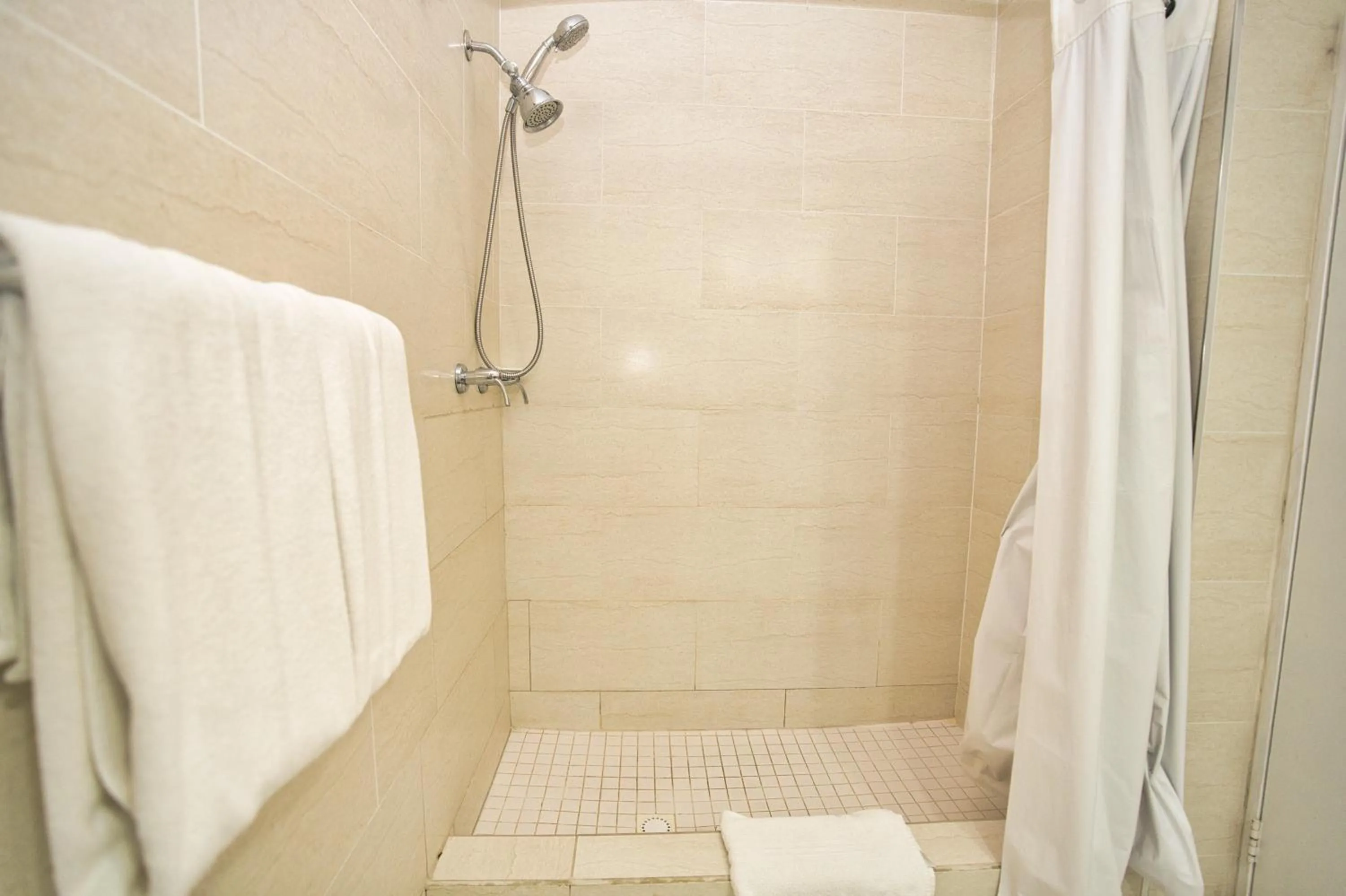 Bathroom in Horizon View Beach Hotel