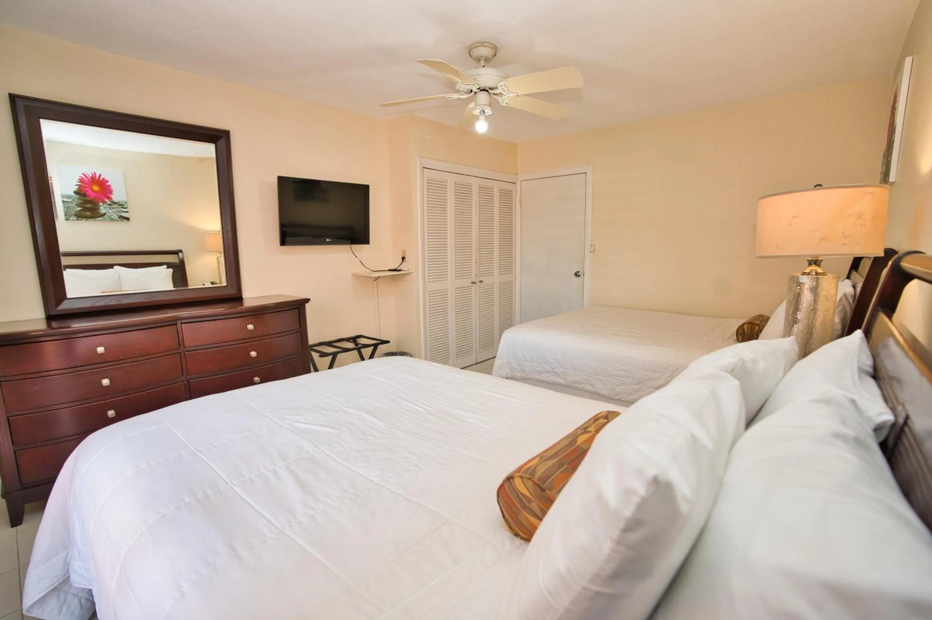 Bedroom, Bed in Horizon View Beach Hotel