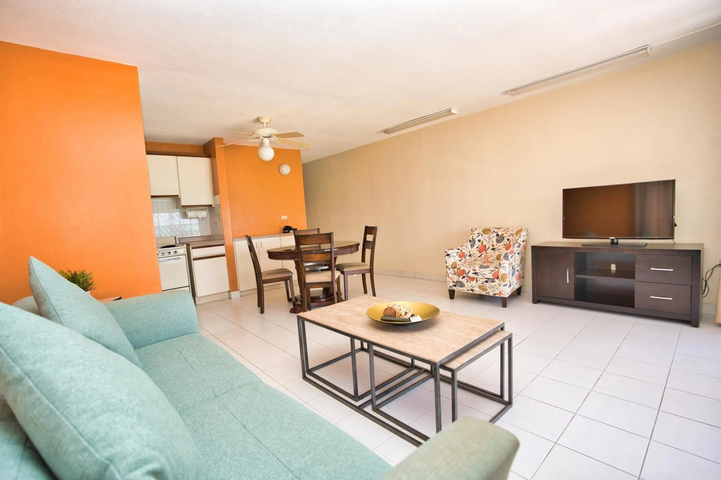 TV and multimedia in Horizon View Beach Hotel