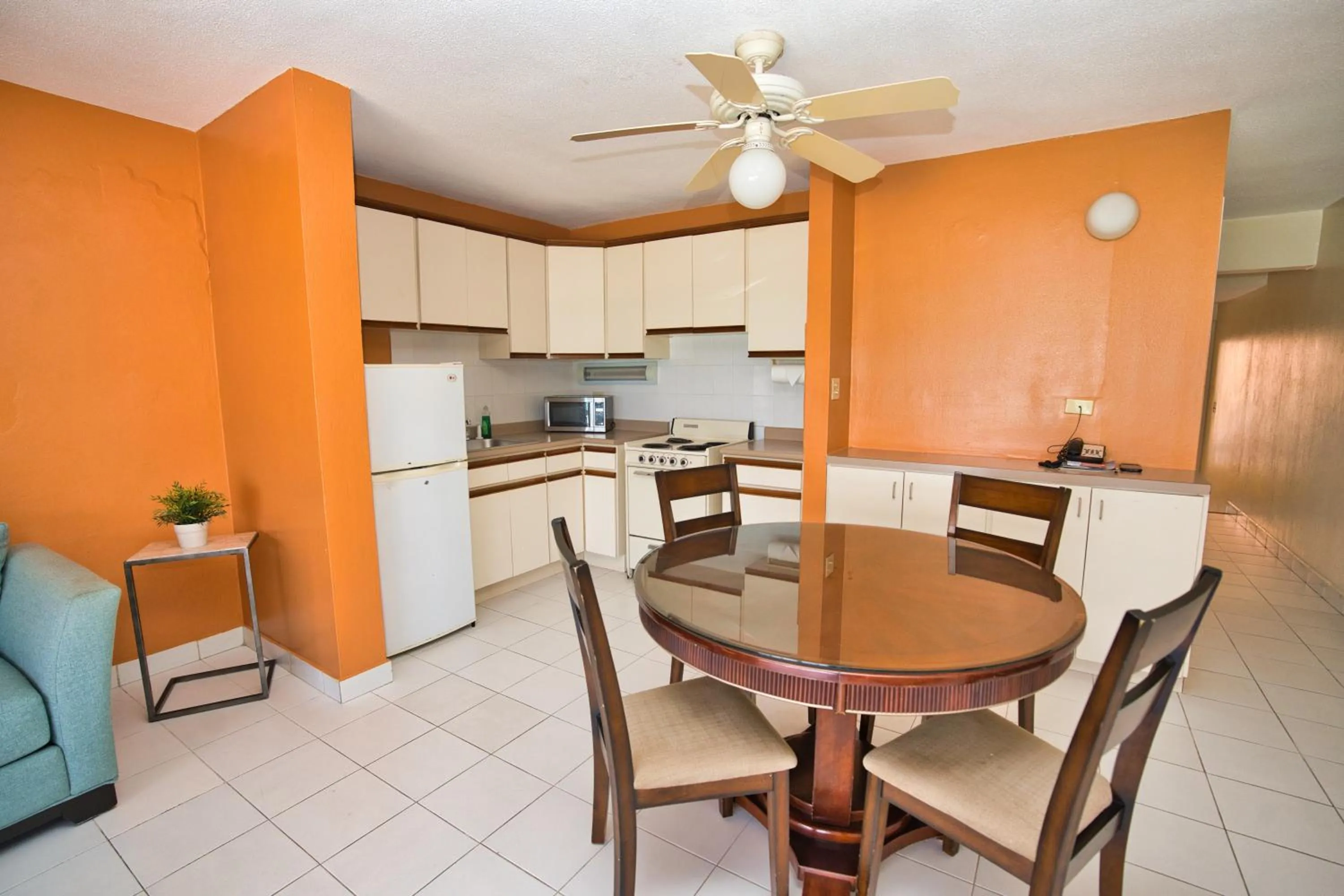 Kitchen or kitchenette in Horizon View Beach Hotel