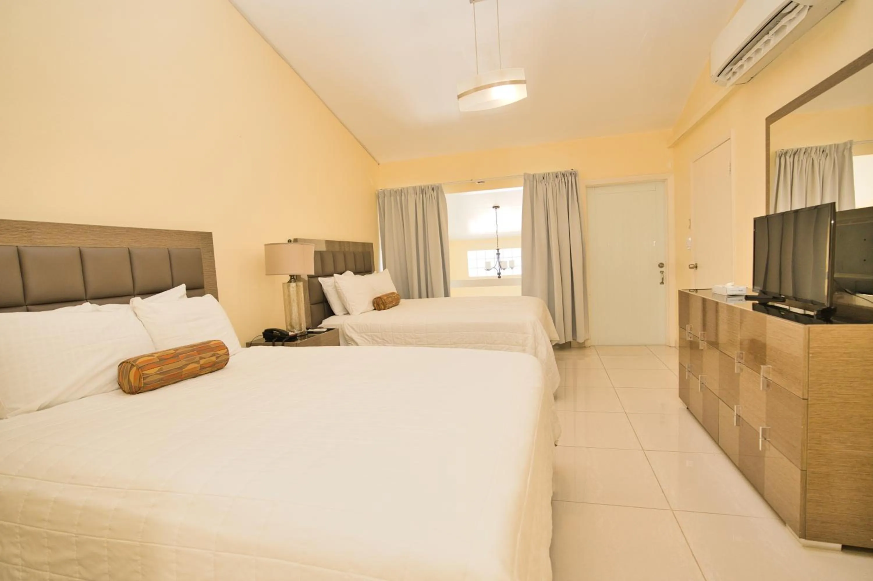 Bedroom, Bed in Horizon View Beach Hotel