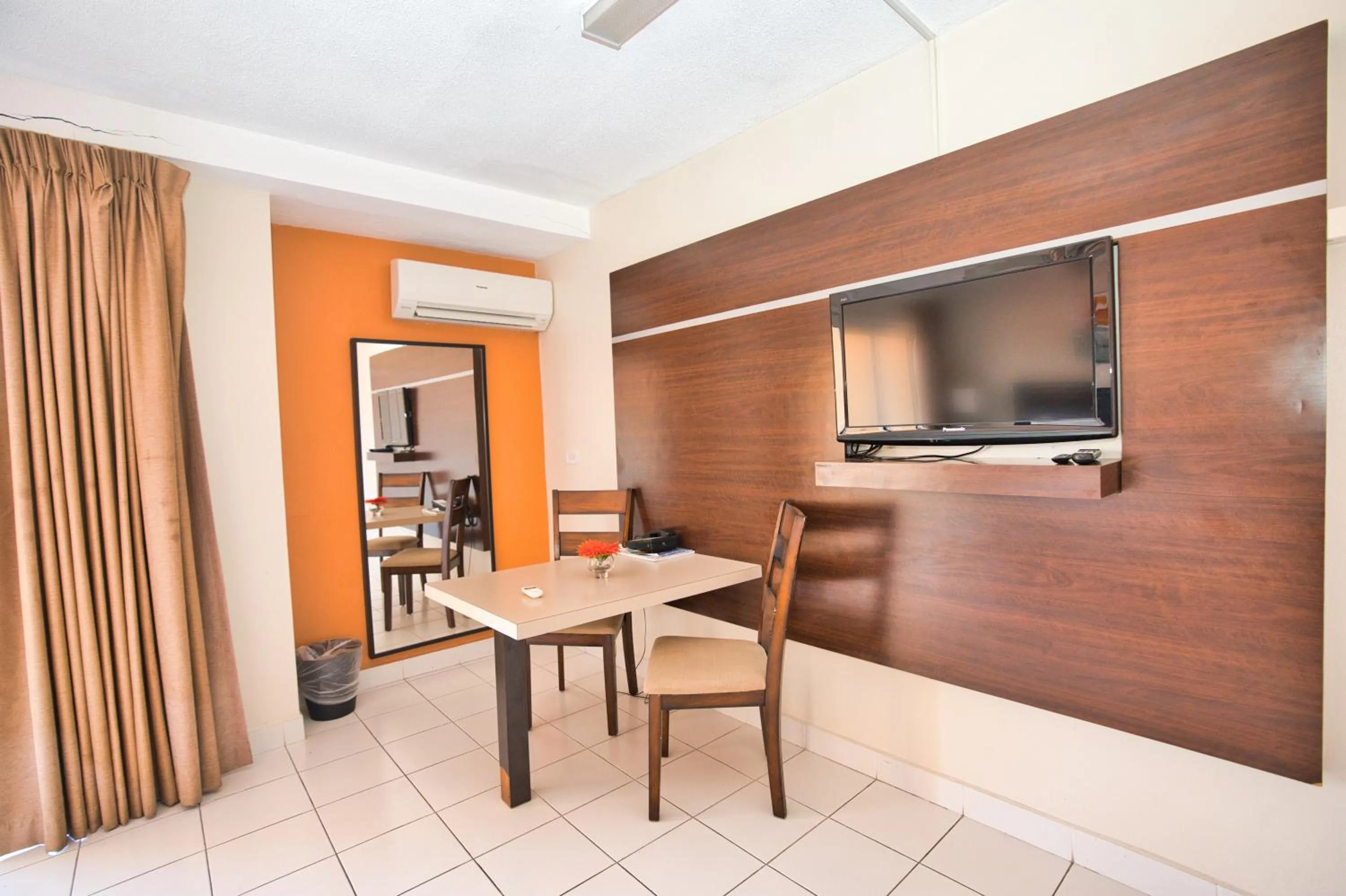 TV and multimedia in Horizon View Beach Hotel