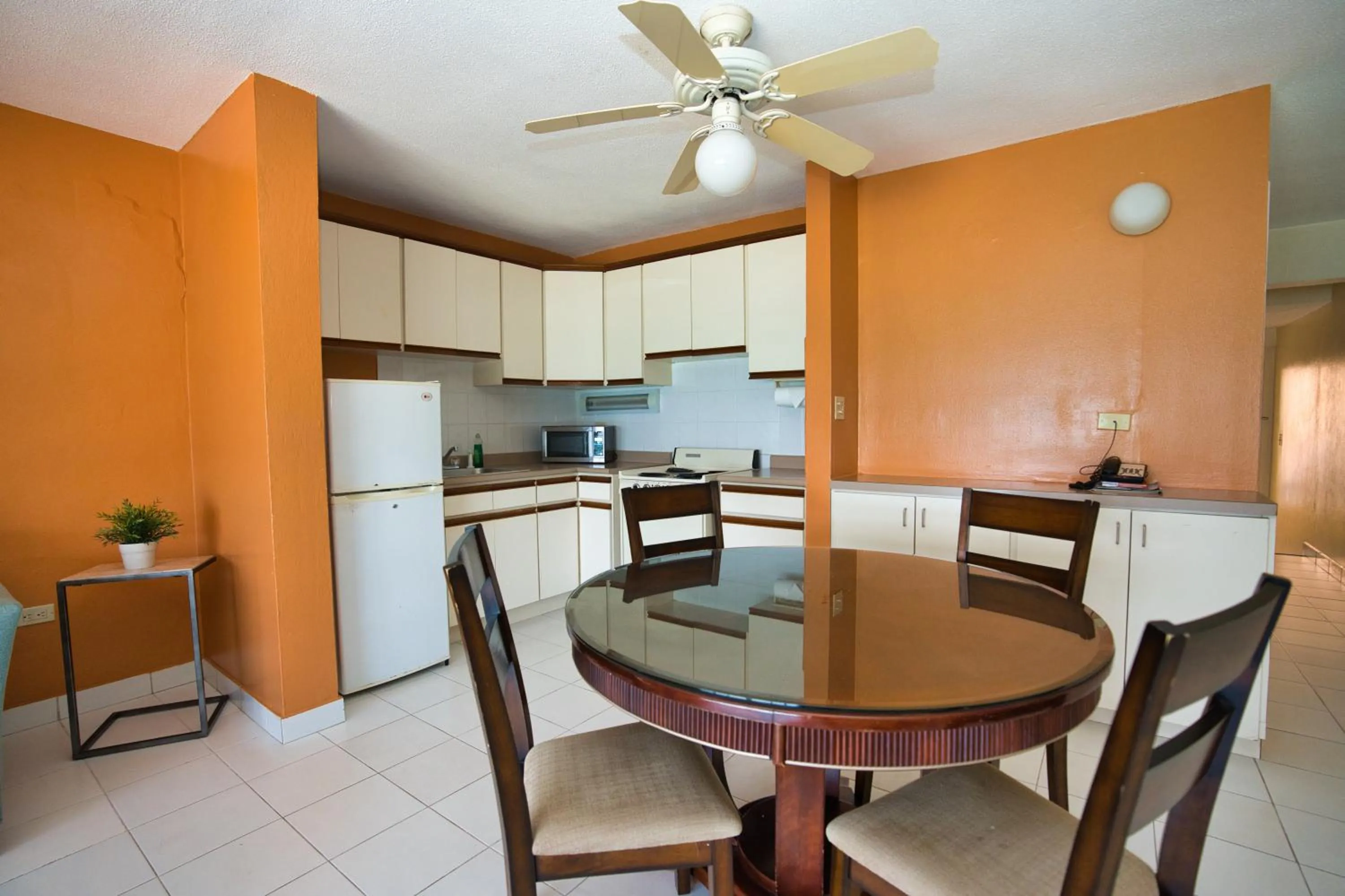 Kitchen or kitchenette in Horizon View Beach Hotel