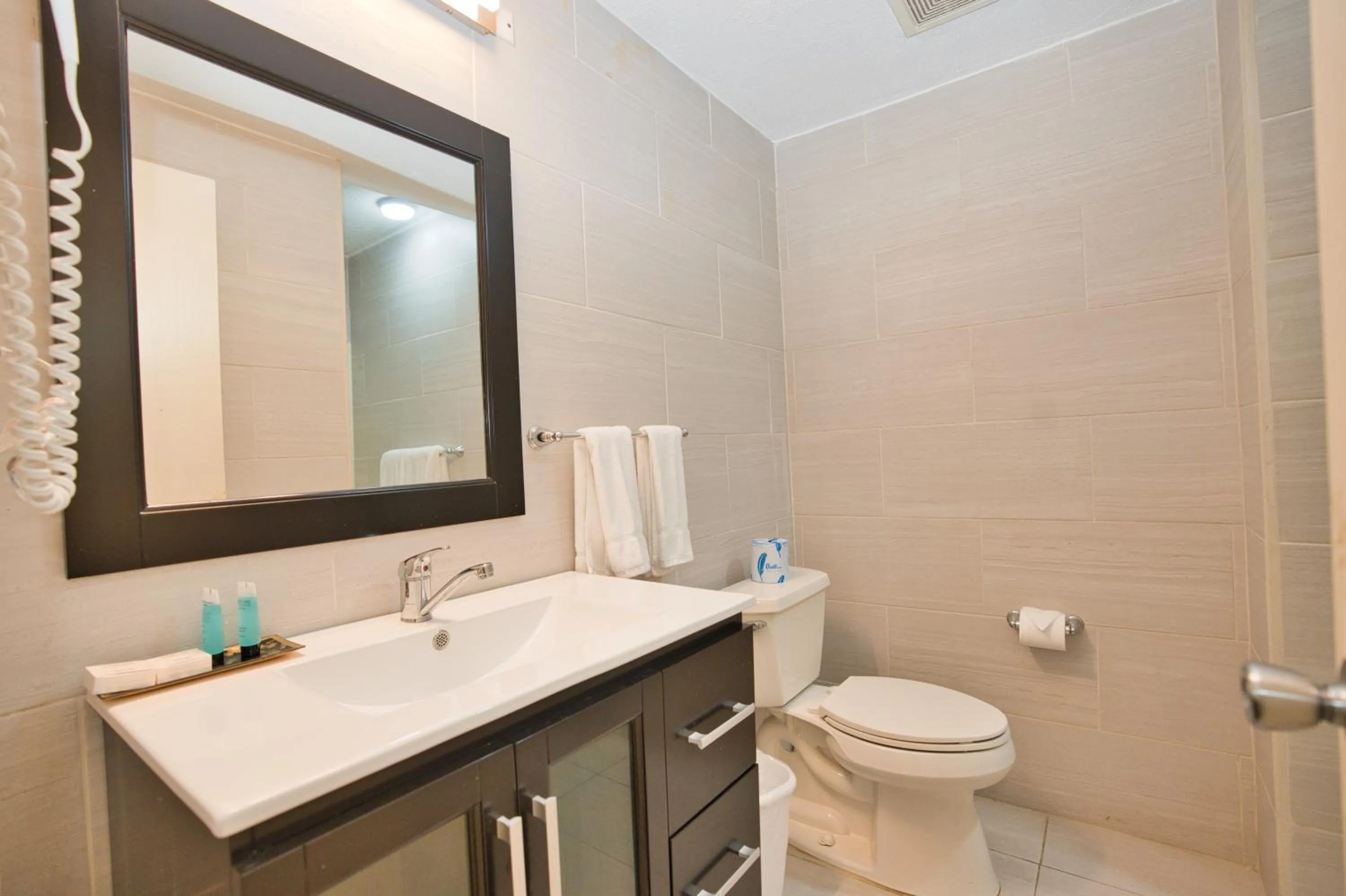 Bathroom in Horizon View Beach Hotel