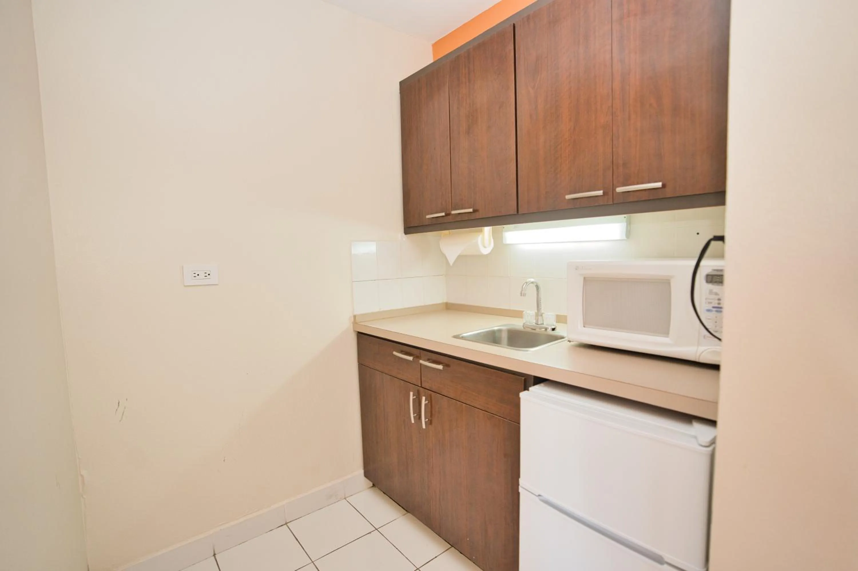 Kitchen or kitchenette in Horizon View Beach Hotel