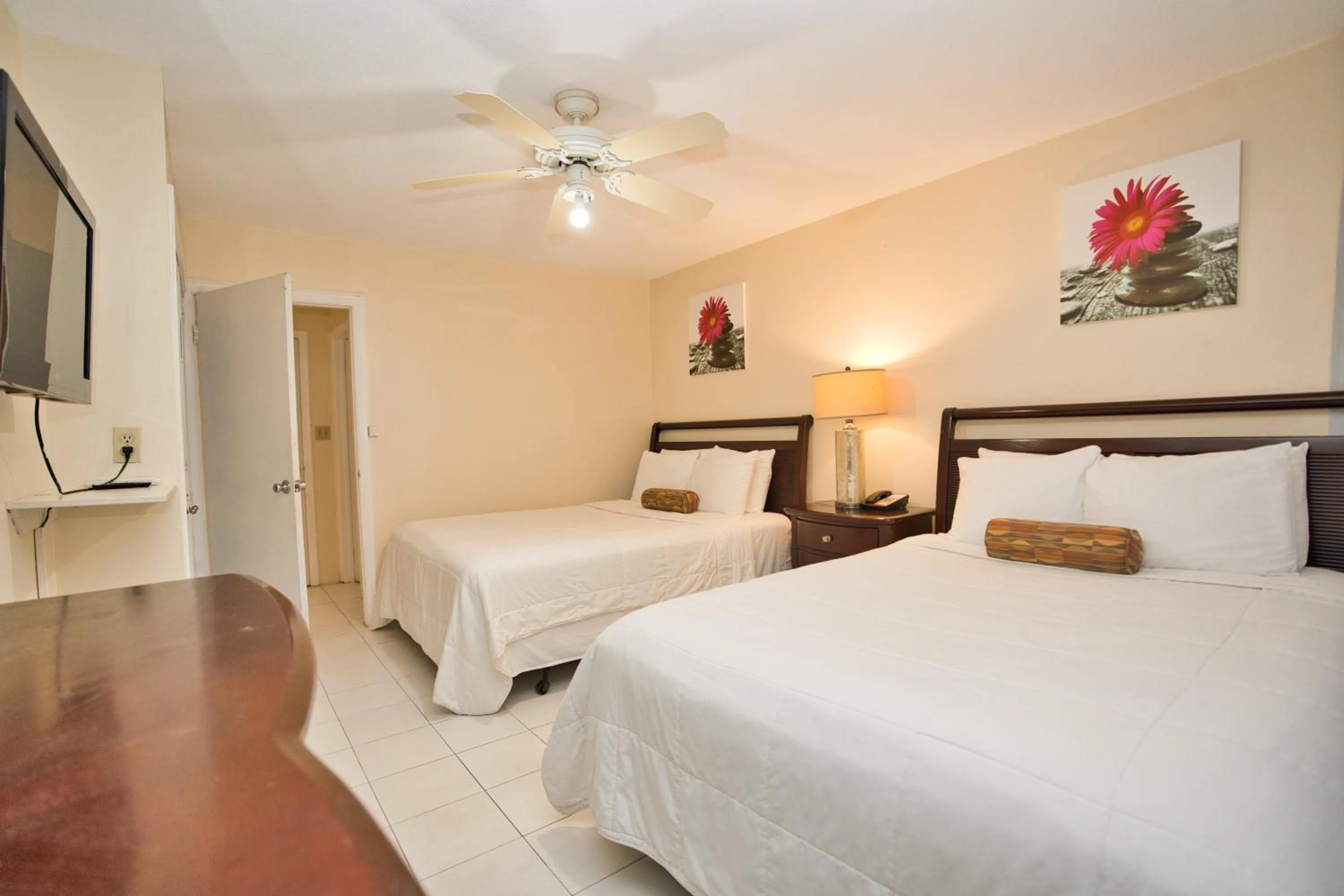 Bedroom, Bed in Horizon View Beach Hotel