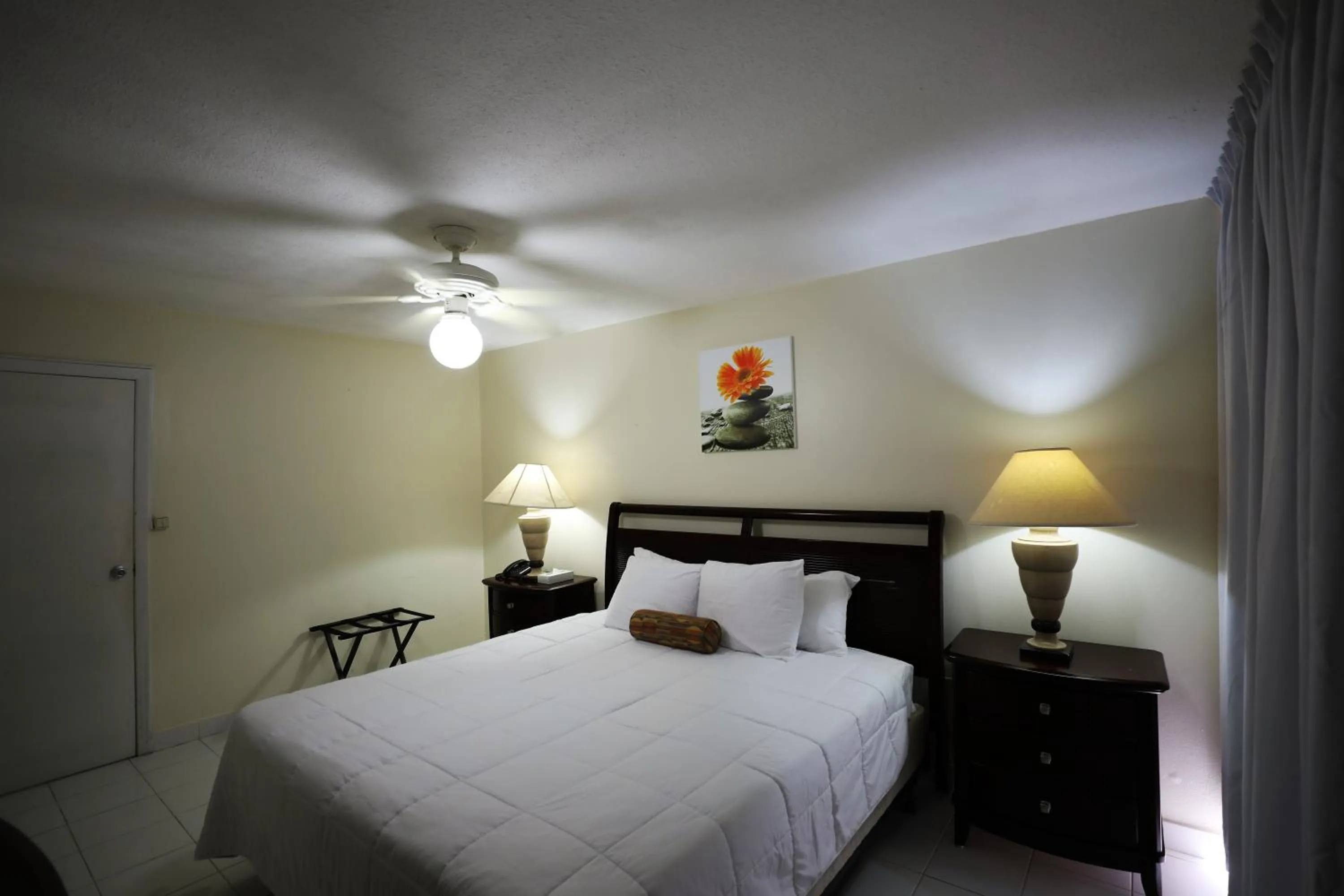 Bedroom, Bed in Horizon View Beach Hotel