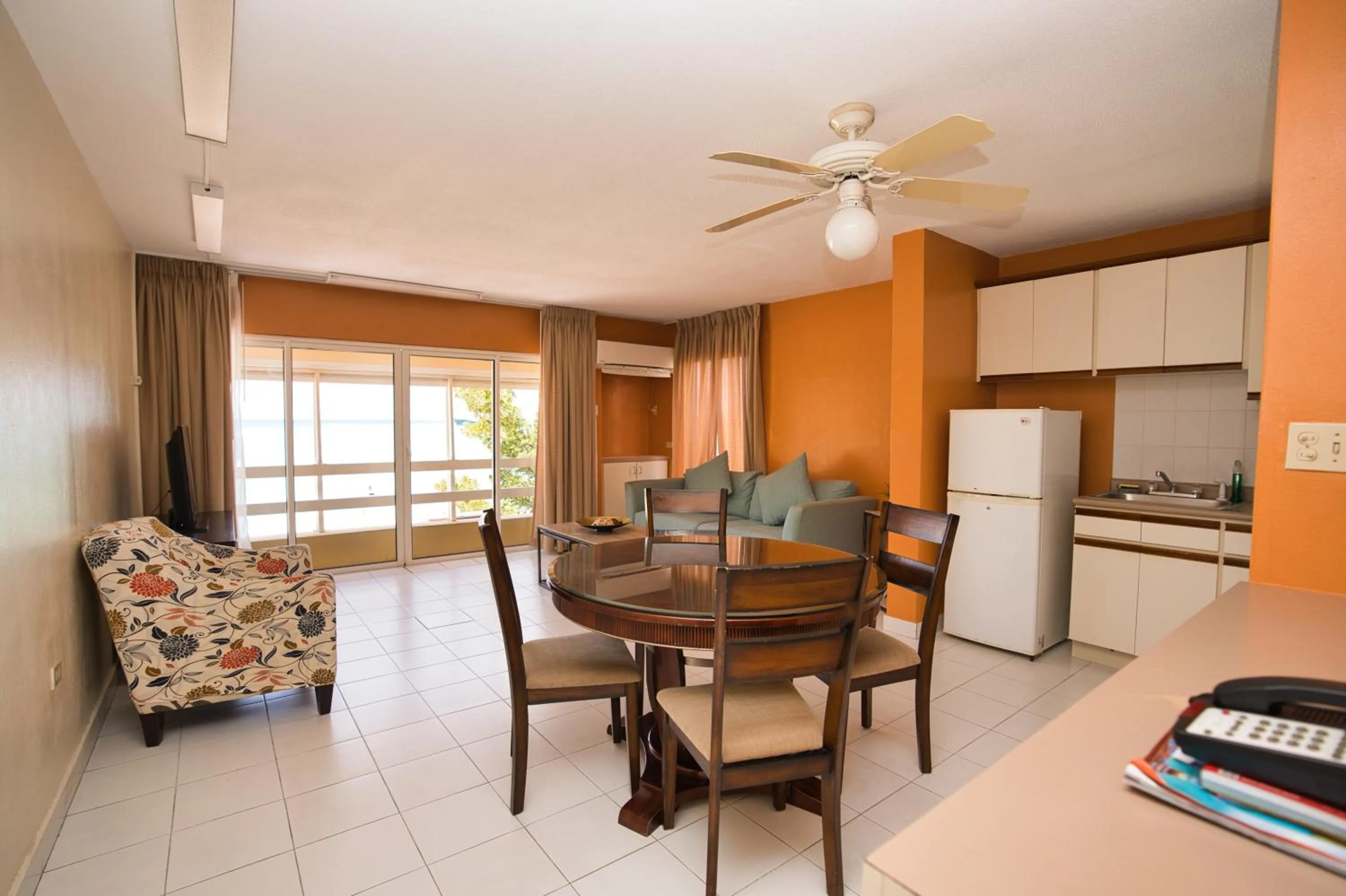 Kitchen or kitchenette in Horizon View Beach Hotel