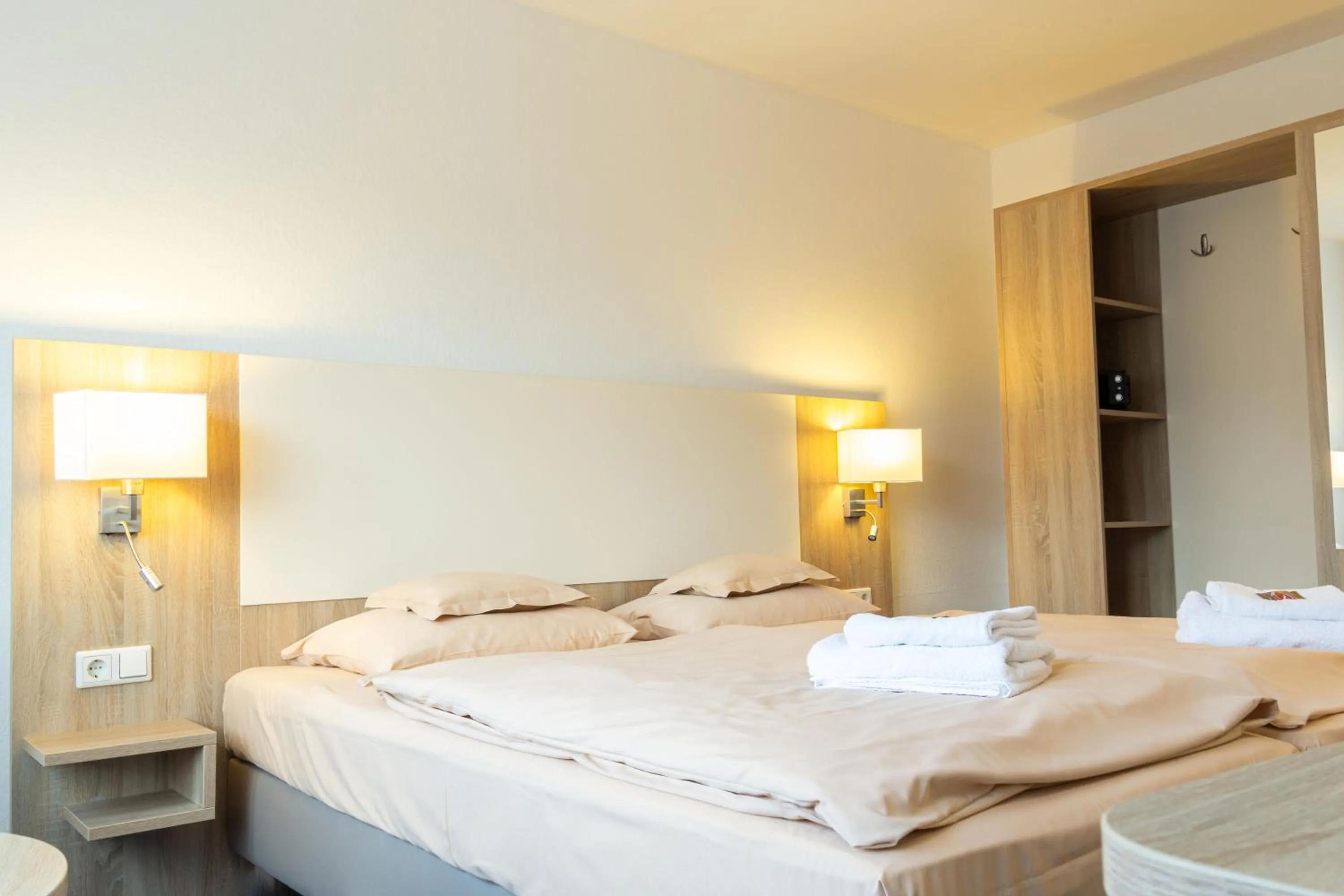 Photo of the whole room, Bed in Hotel Kelkheimer Hof