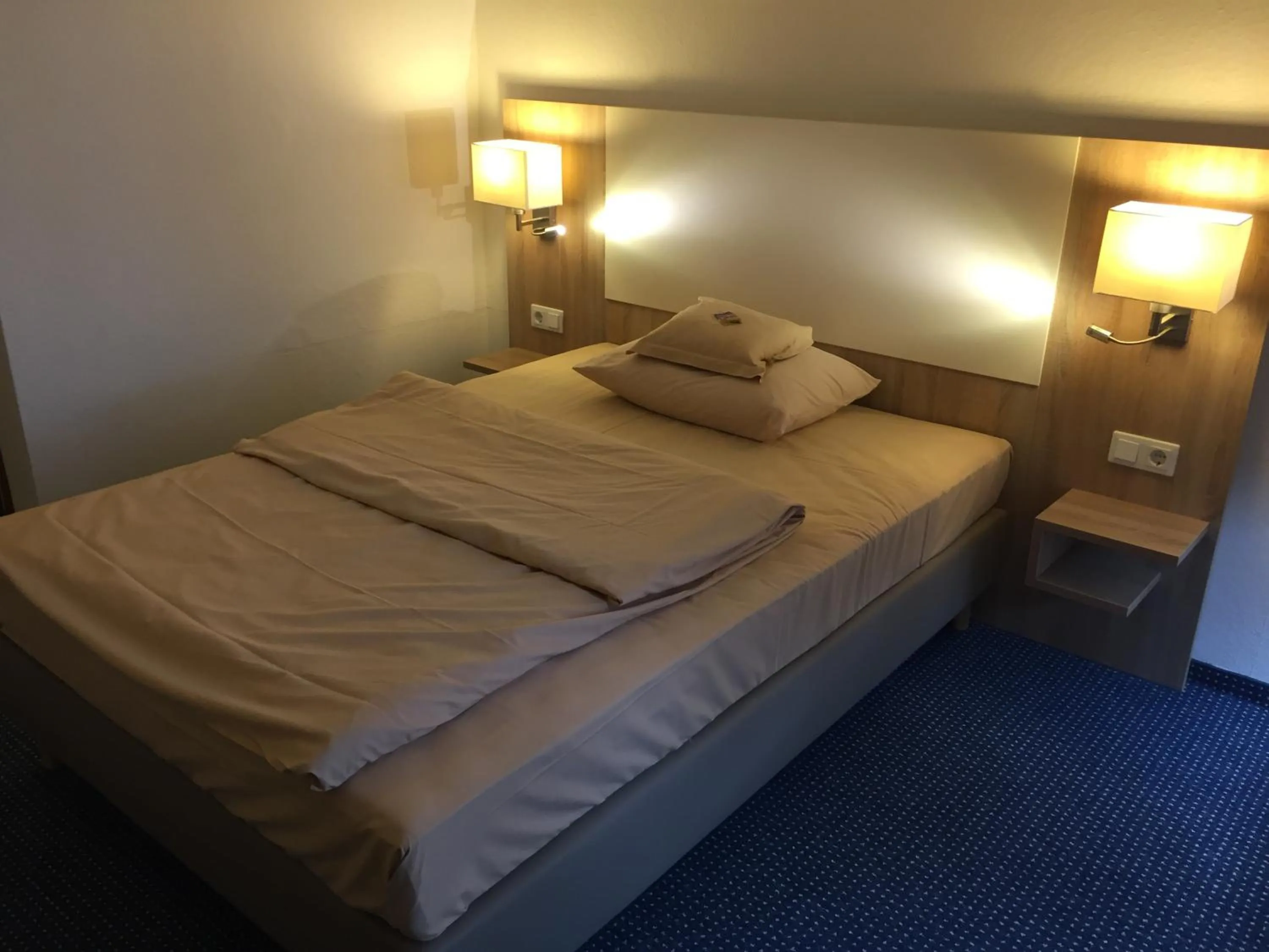 Photo of the whole room, Bed in Hotel Kelkheimer Hof
