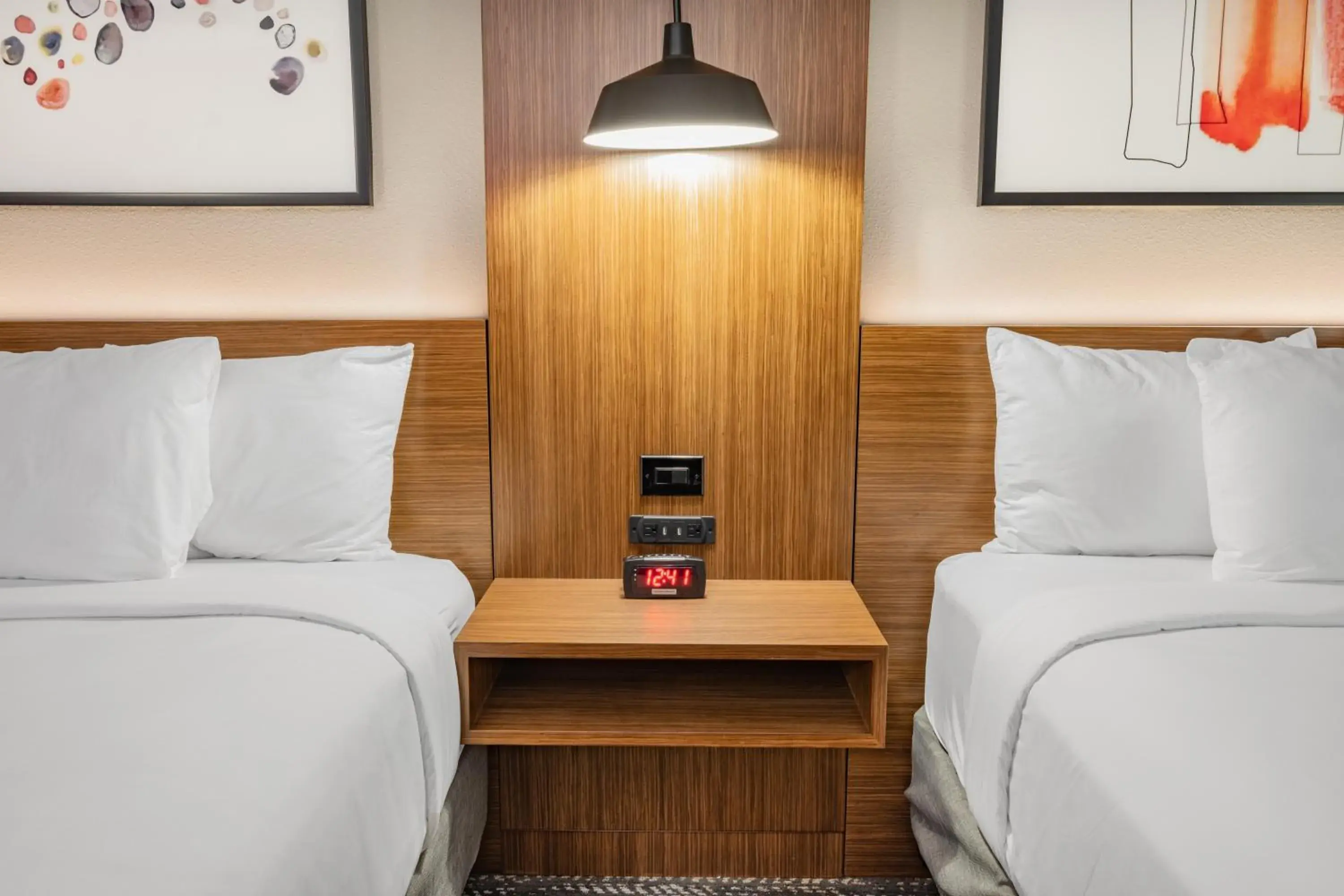 One-Bedroom suite with 2 Queen Bed, Mobility Access, Roll-In Shower, Non-Smoking in Hawthorn Extended Stay by Wyndham Oklahoma City Airport One-Bedroom suite with 2 Queen Bed, Mobility Access, Roll-In Shower, Non-Smoking in Hawthorn Extended Stay by Wyndham Oklahoma City Airport