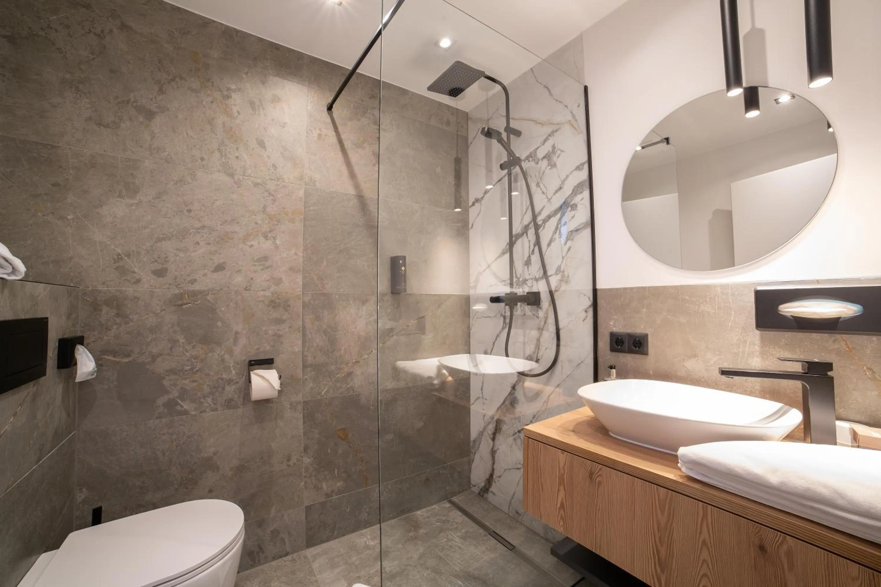 Shower in Hotel Alpenblick