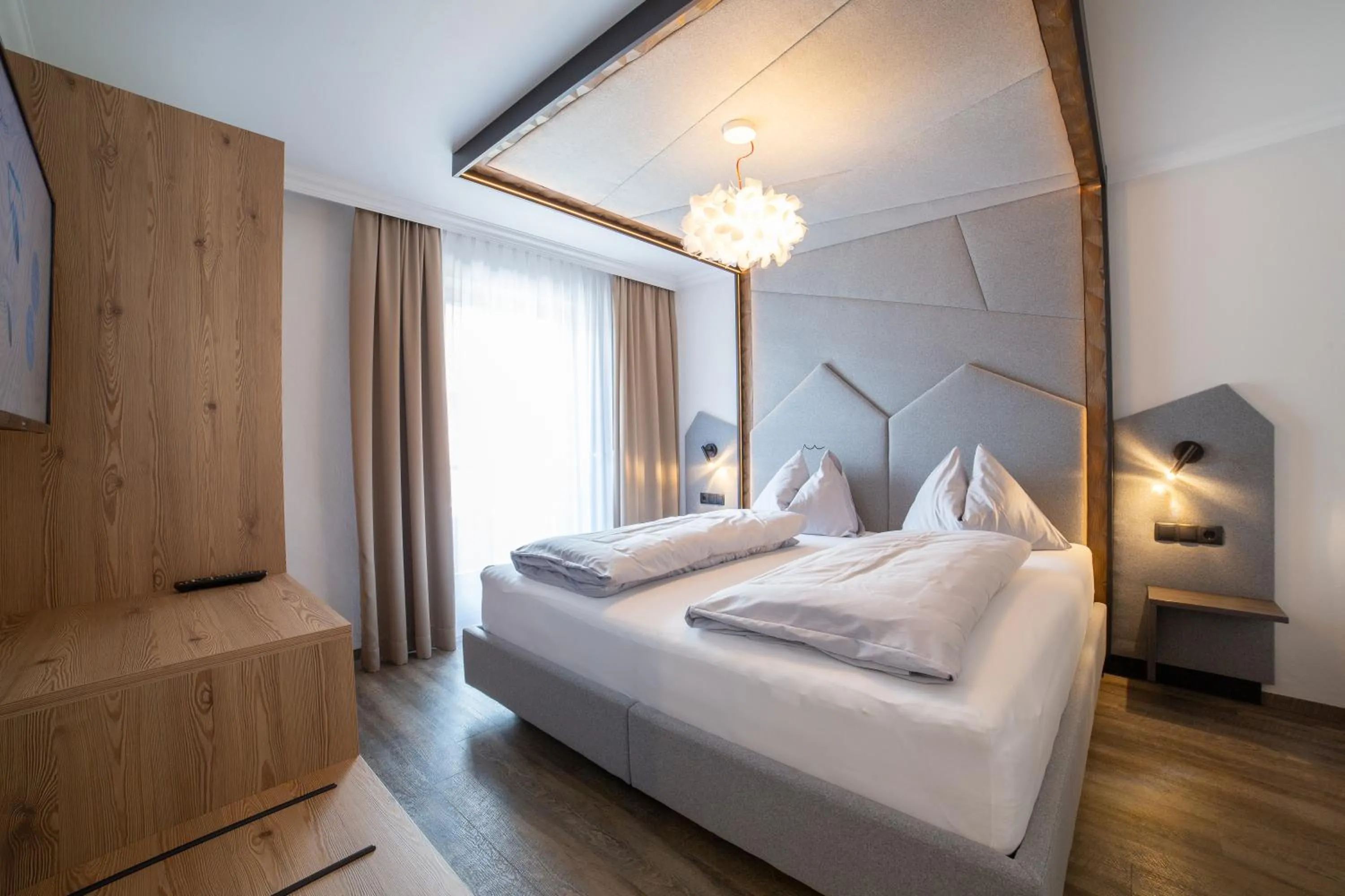 Bedroom, Bed in Hotel Alpenblick