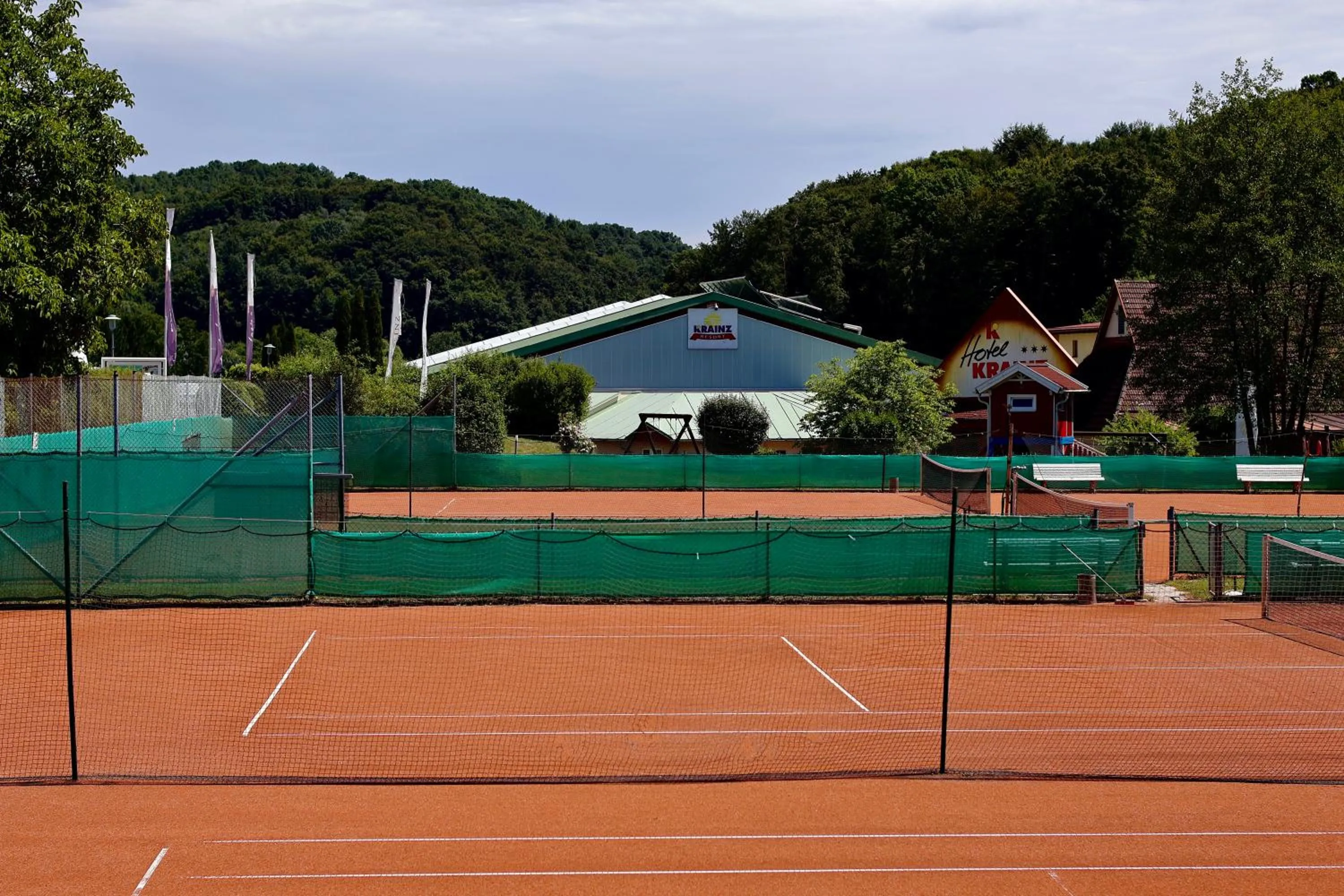 Tennis court in Hotel Albizia