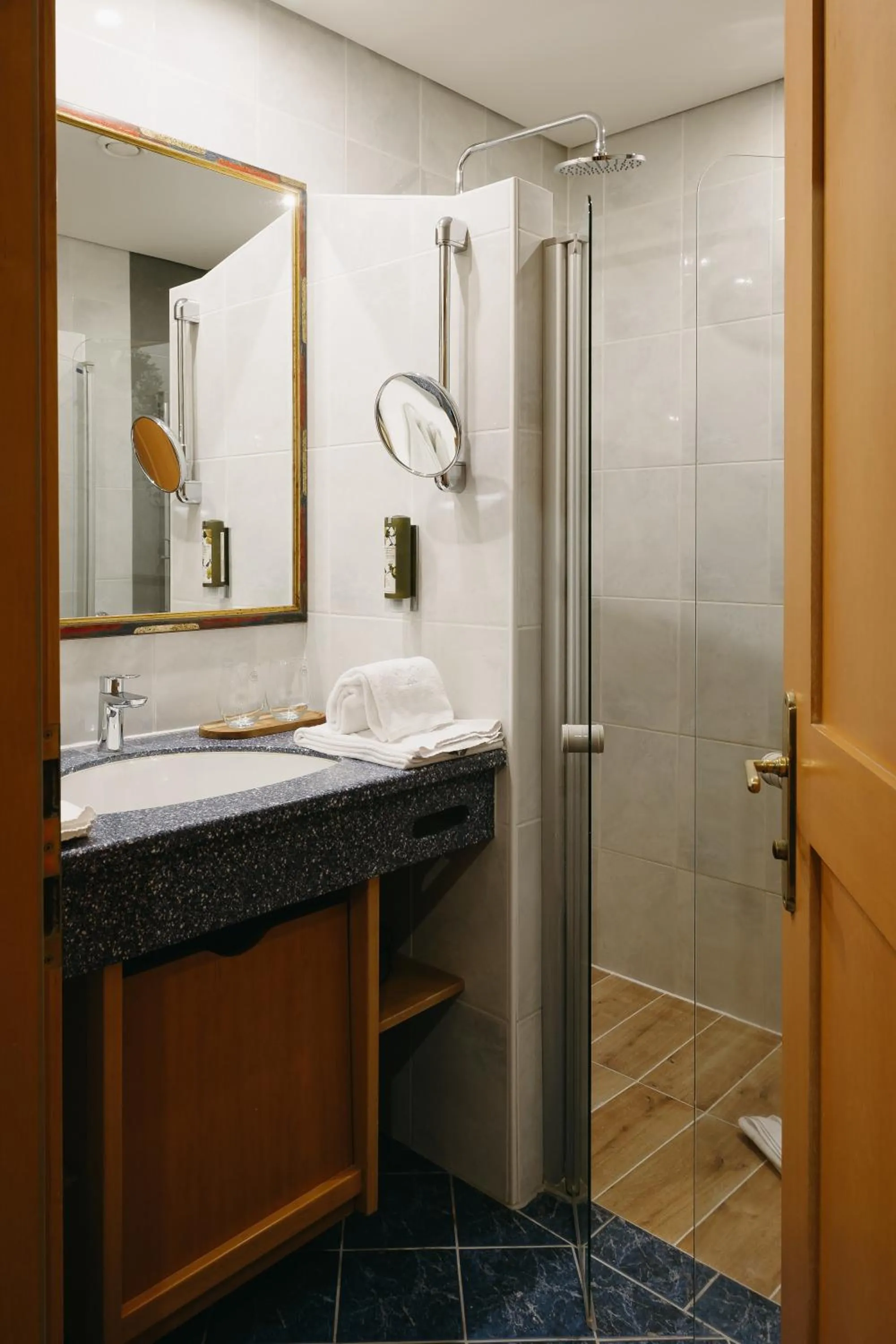 Shower in Hotel Albizia