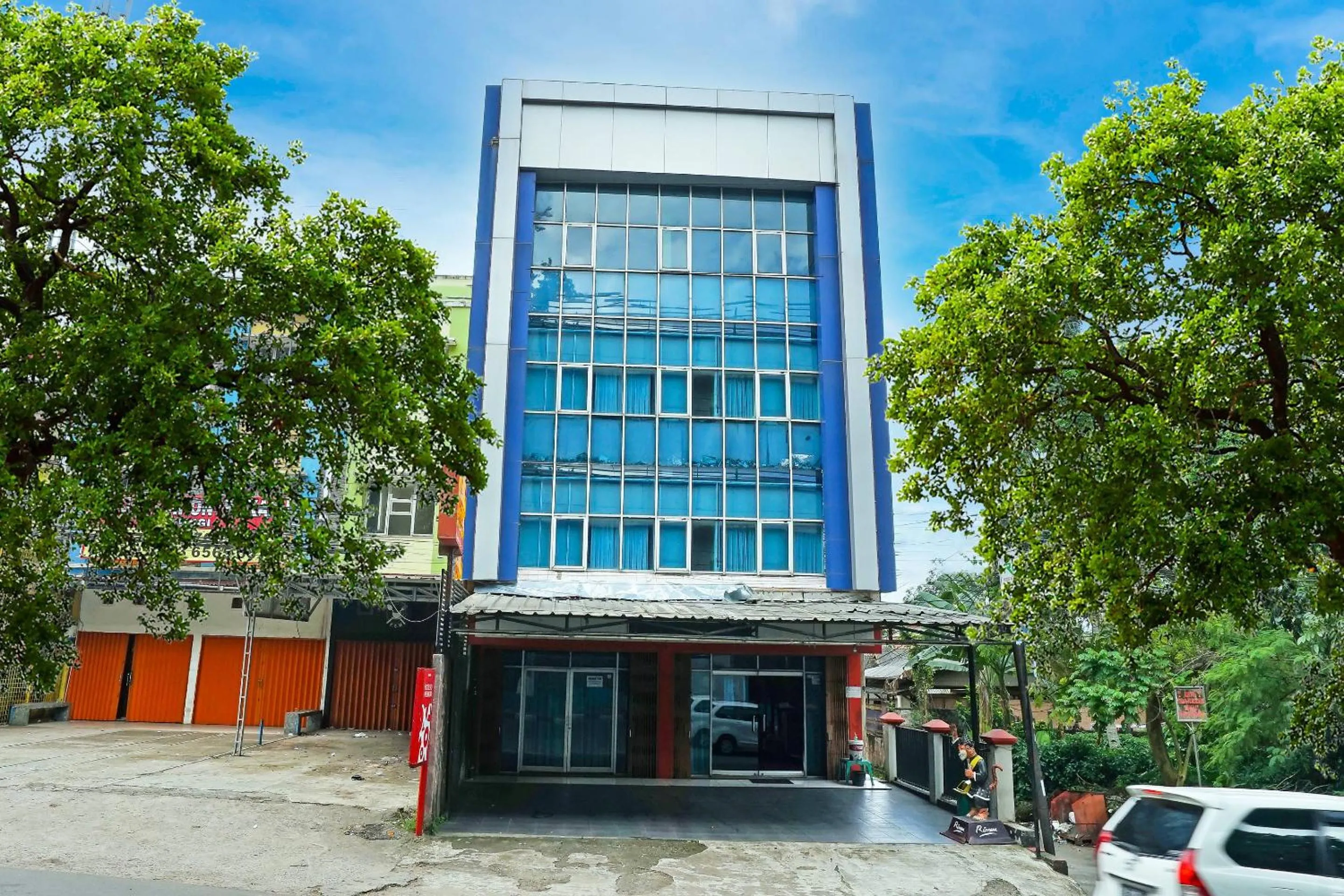 Facade/entrance, Property Building in OYO 90390 Hotel Rd Premium