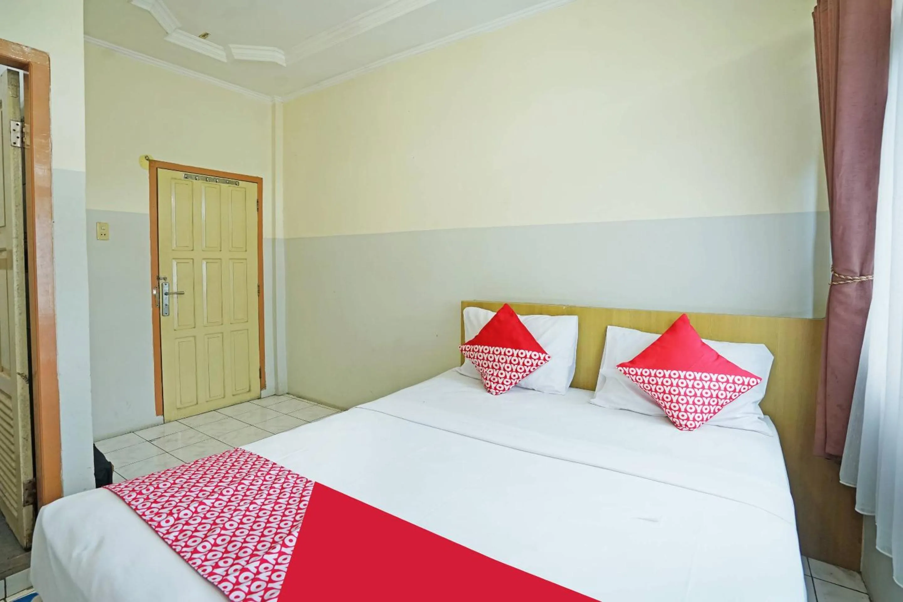 Bedroom in OYO 90390 Hotel Rd Premium