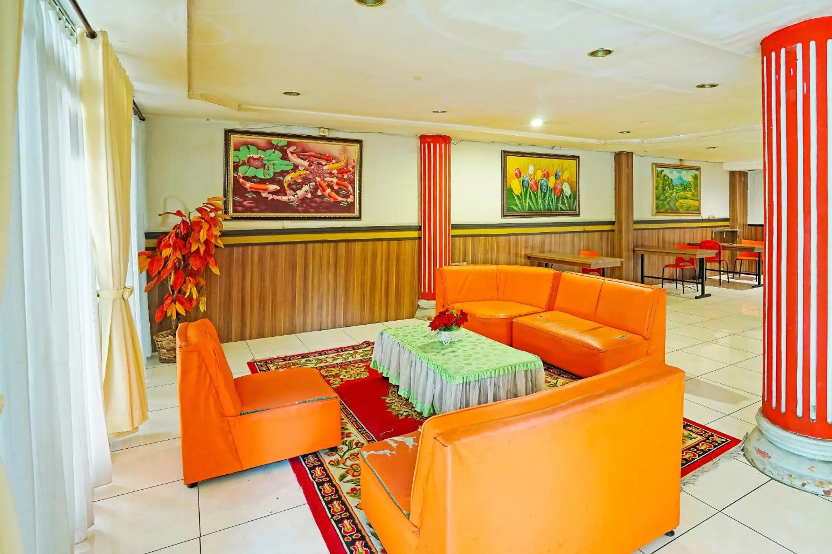 Seating area in OYO 90390 Hotel Rd Premium