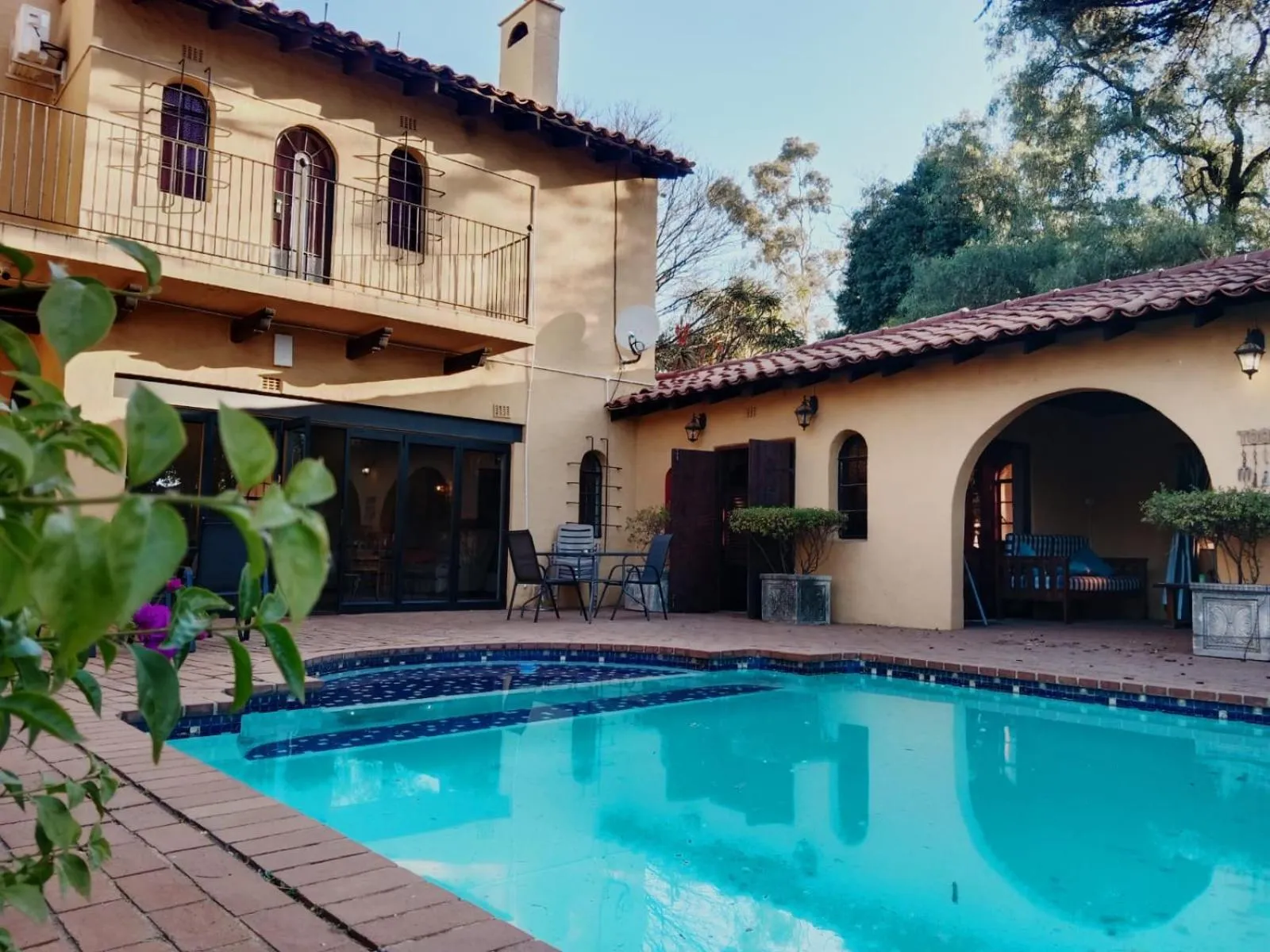 Property building in Airport Tower Lodge