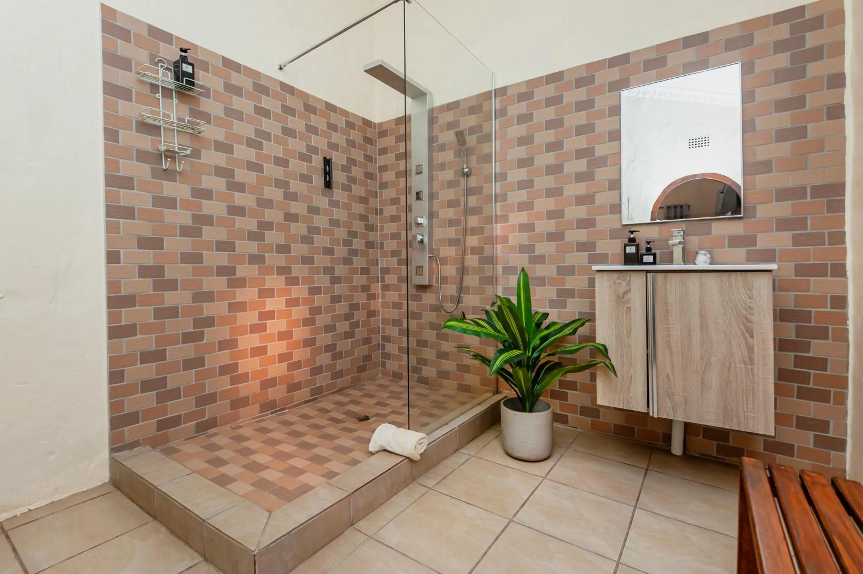 Bathroom in Airport Tower Lodge