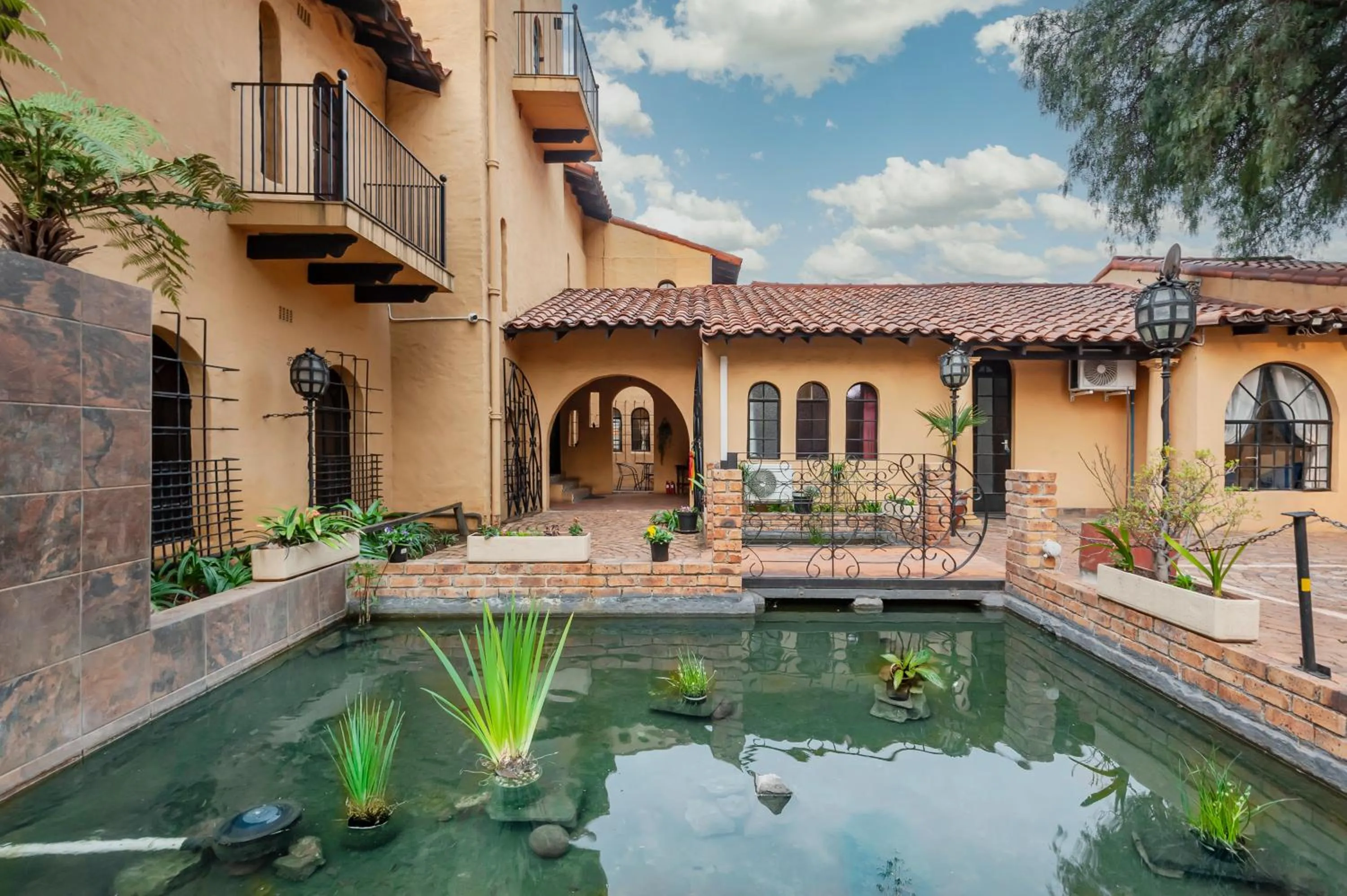 Property building in Airport Tower Lodge