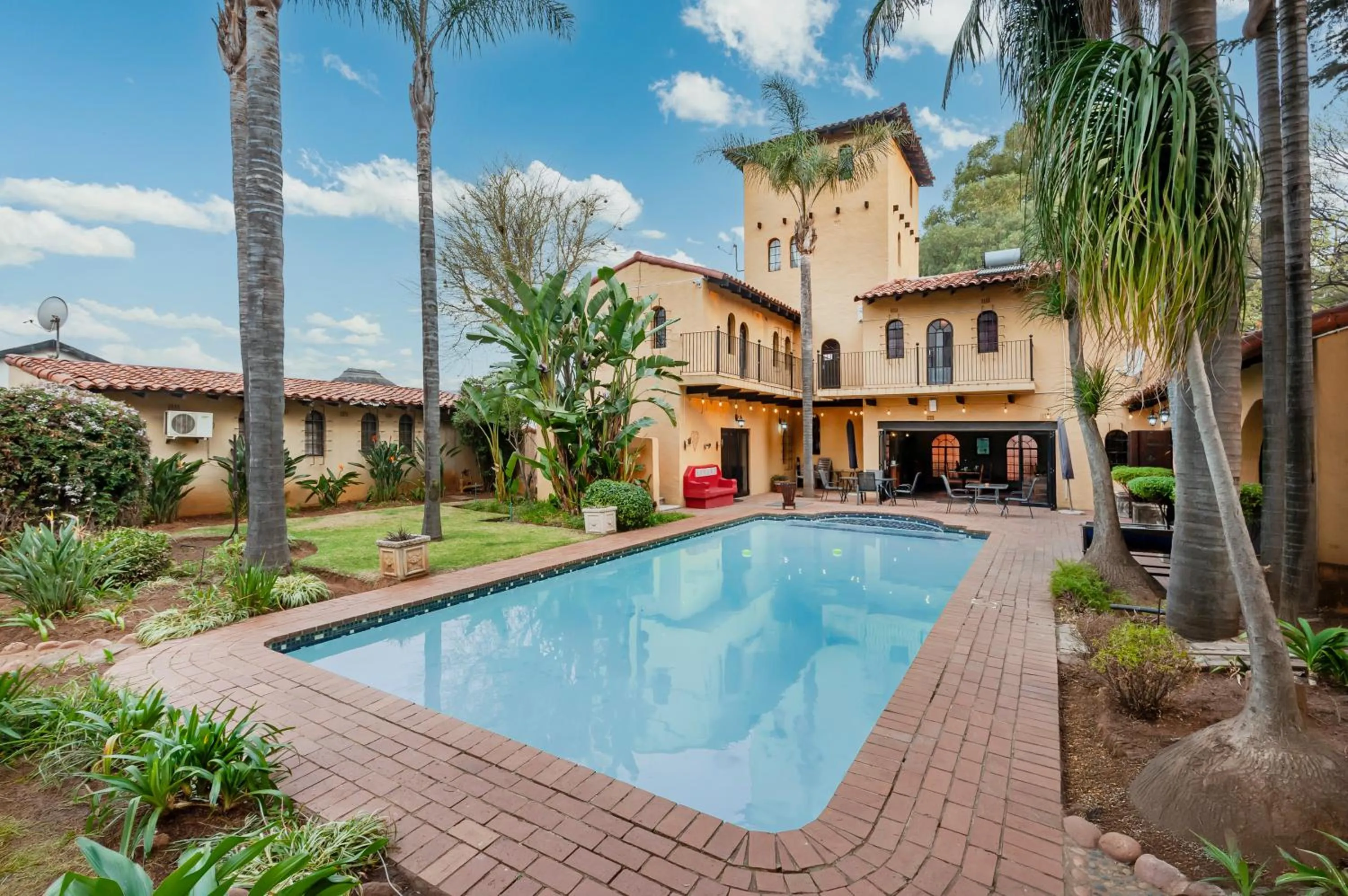 Pool view in Airport Tower Lodge