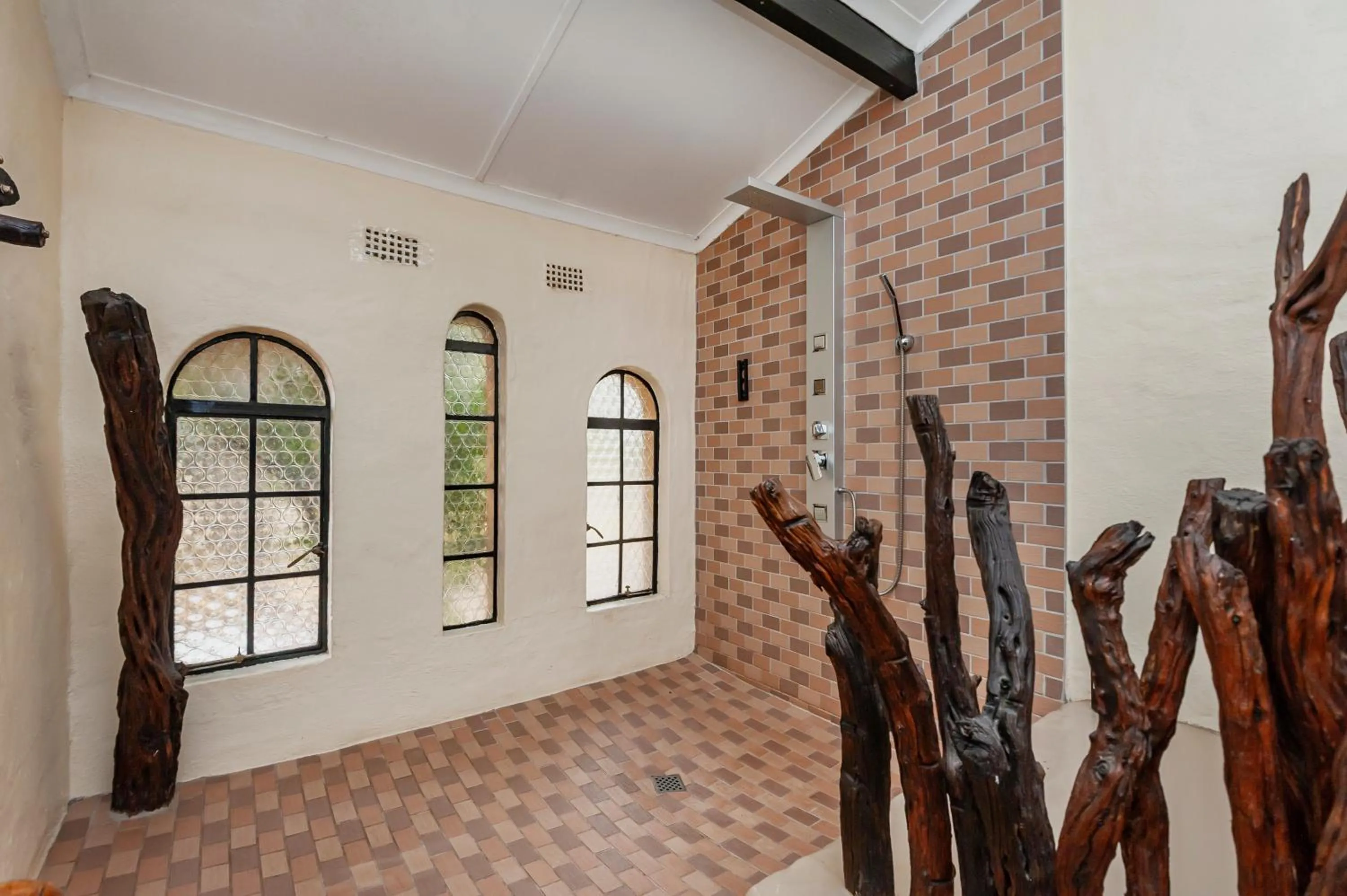 Bathroom in Airport Tower Lodge