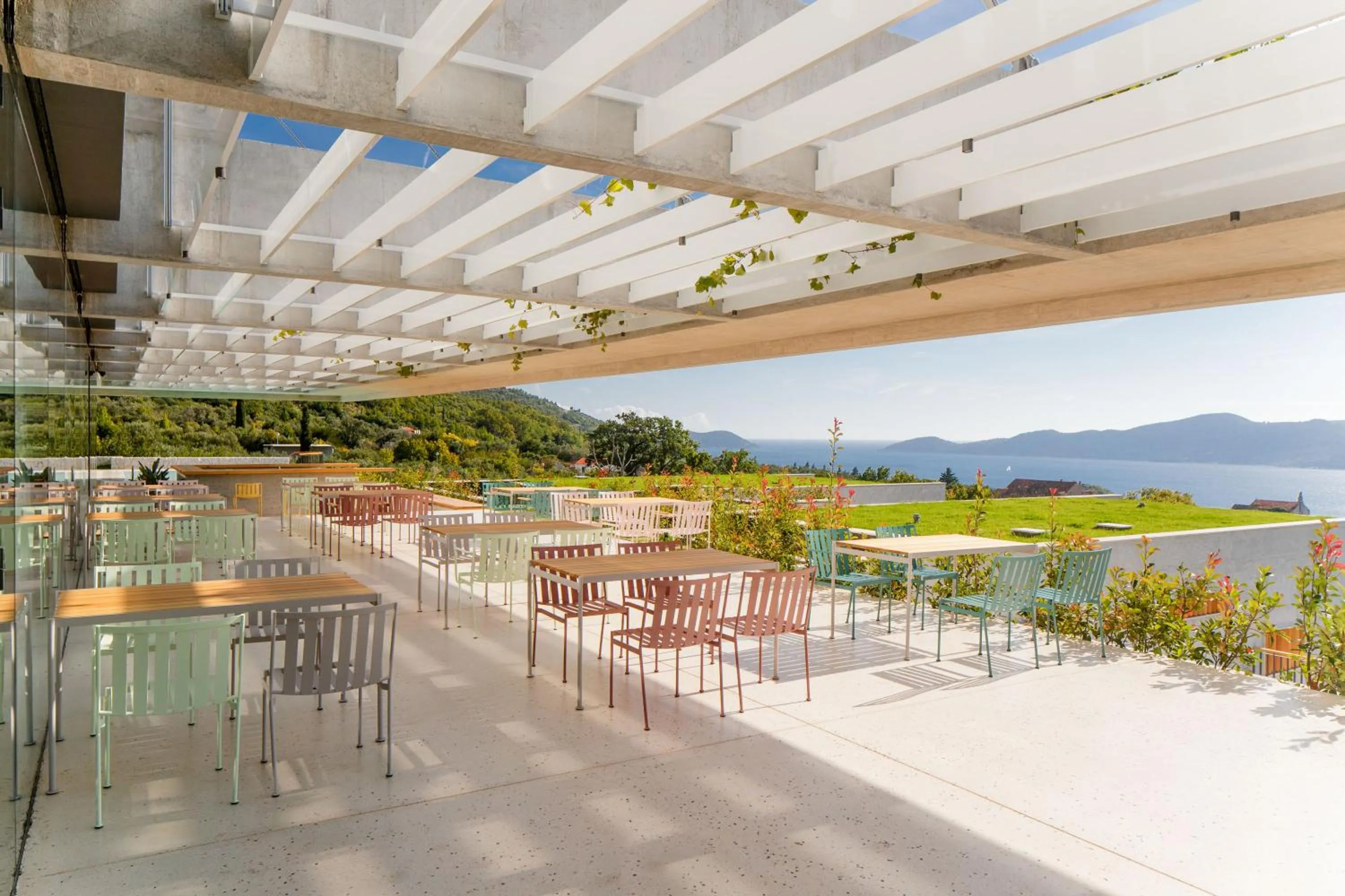 Restaurant/places to eat in Hotel Osmolis