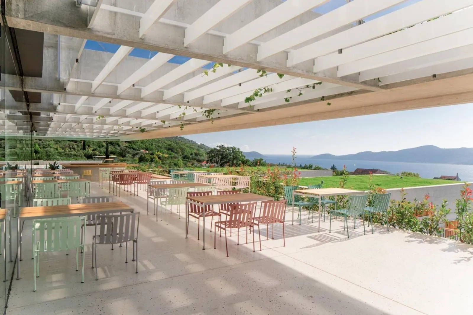 Restaurant/places to eat in Hotel Osmolis