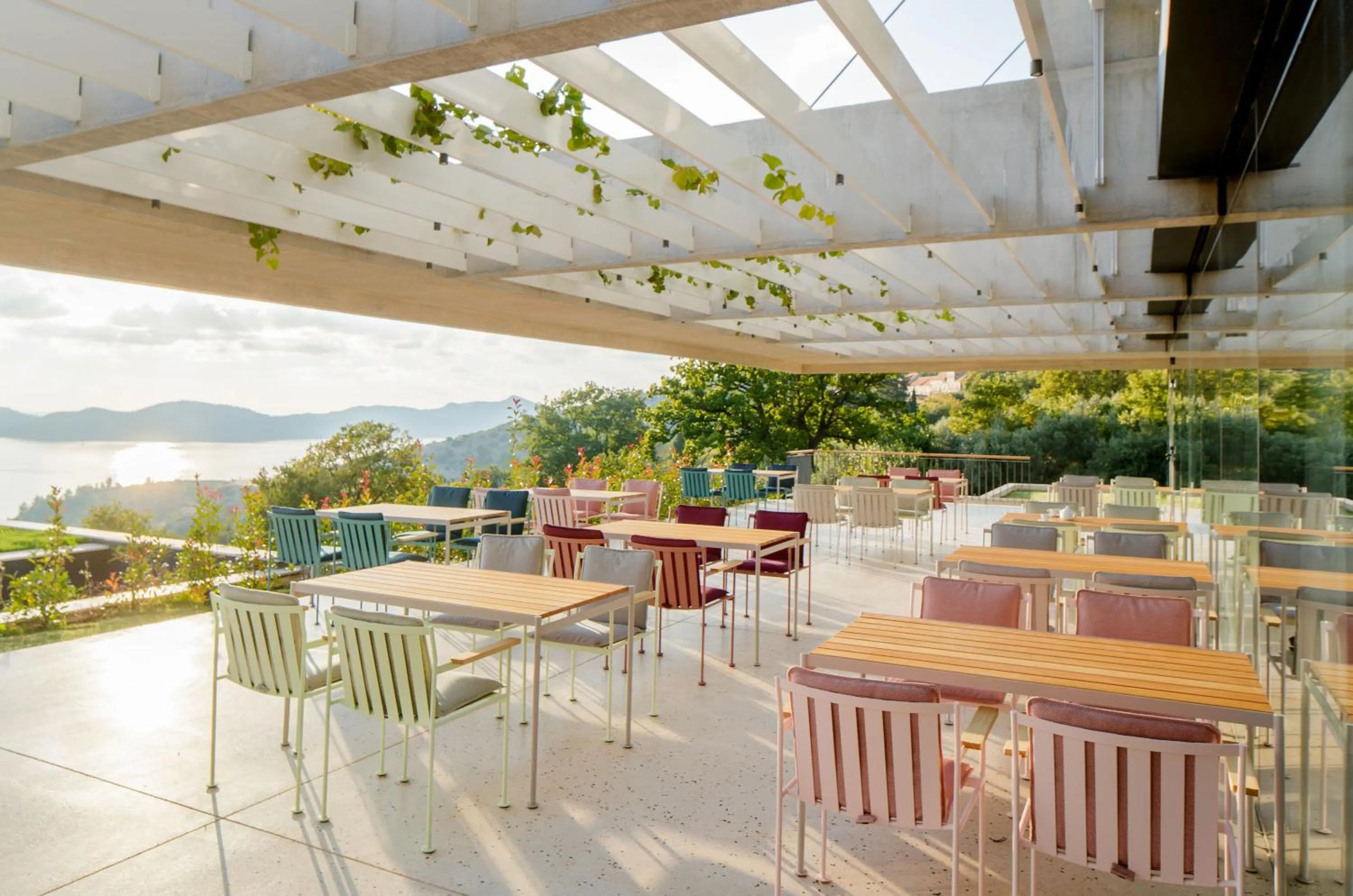 Restaurant/places to eat in Hotel Osmolis