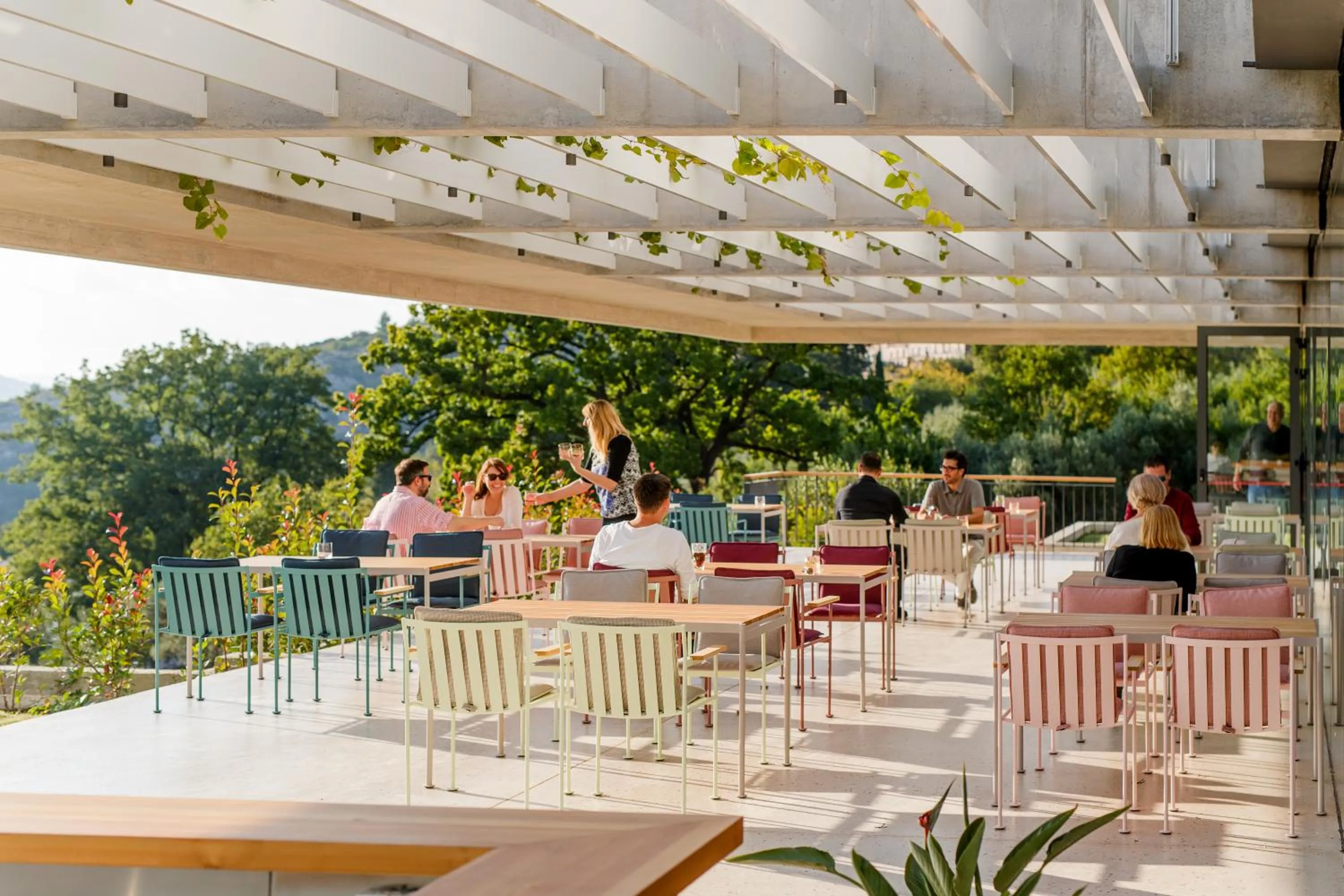 Restaurant/places to eat in Hotel Osmolis