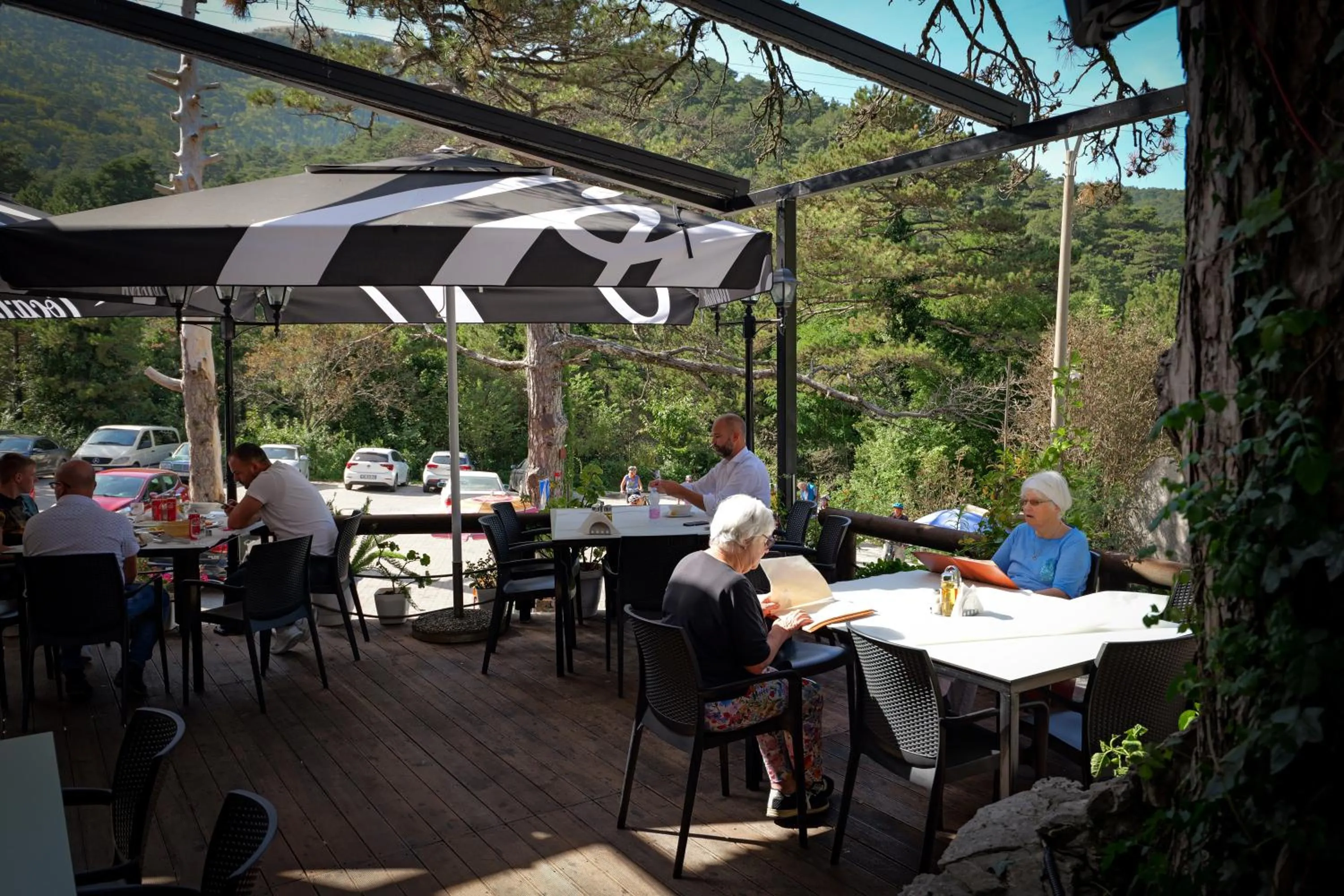 Restaurant/places to eat in Hotel Sofo