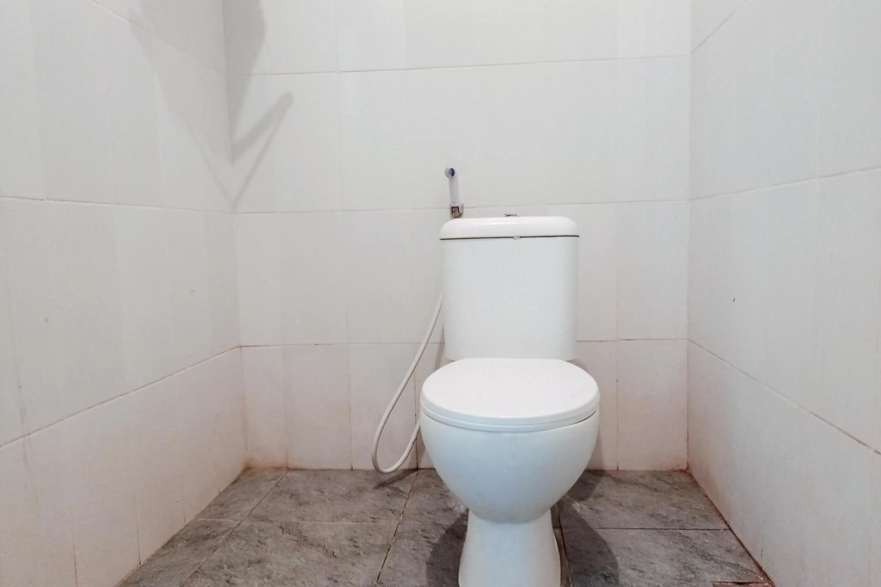 Bathroom in RedDoorz Syariah at Kiapma Hotel