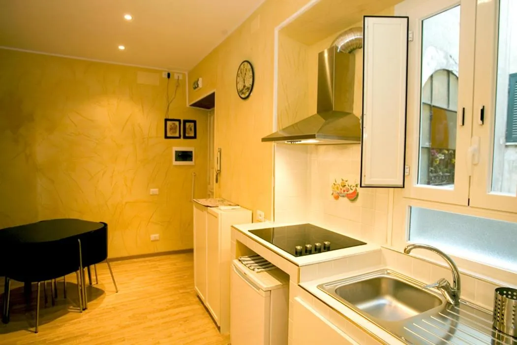 Kitchen or kitchenette in B&B In Piazza