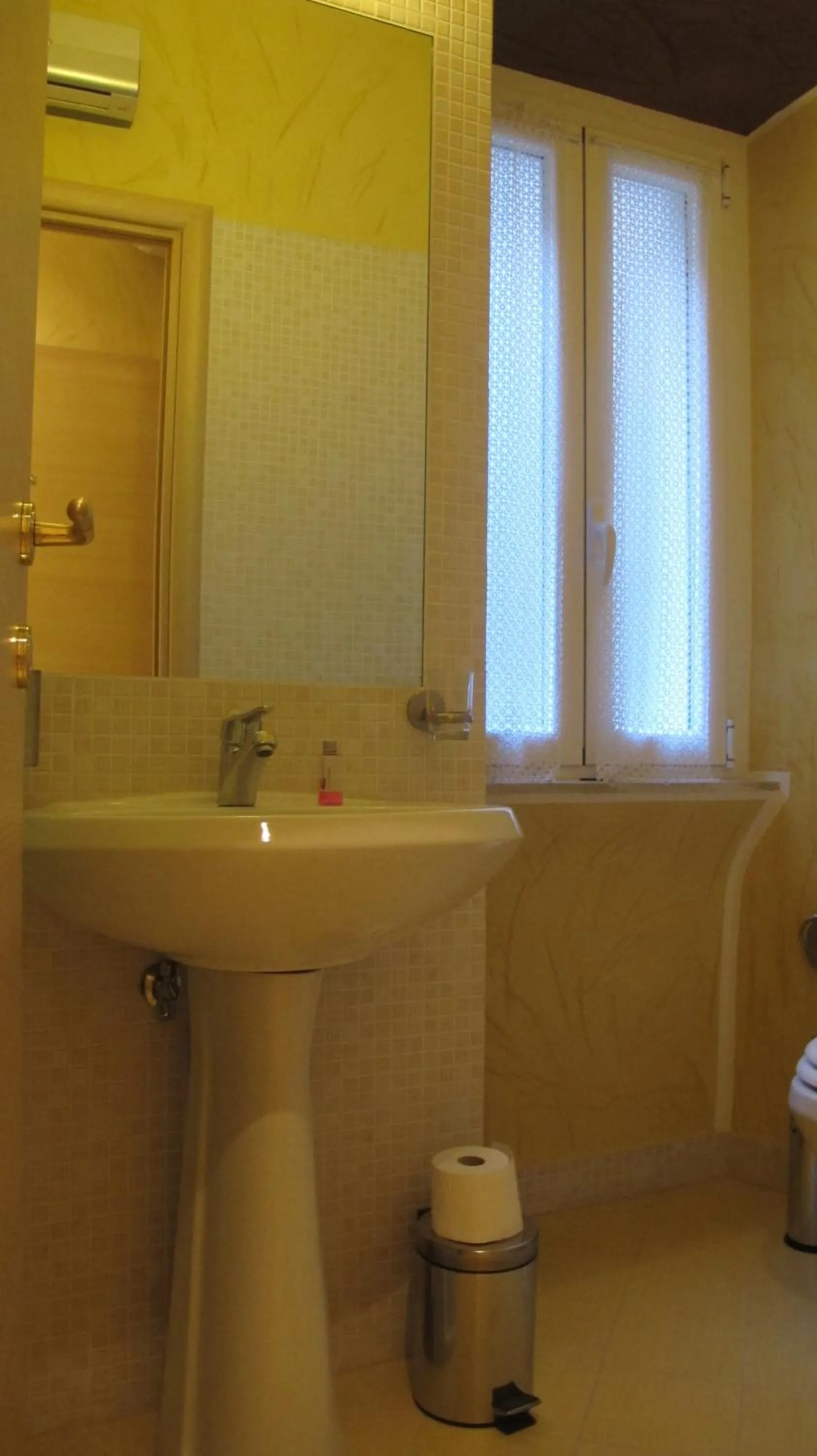 Bathroom in B&B In Piazza