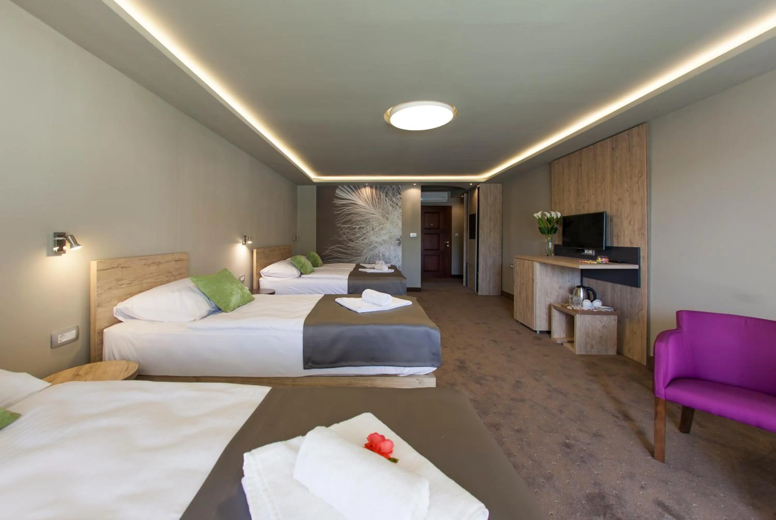 Bedroom, Bed in Motel Kolo