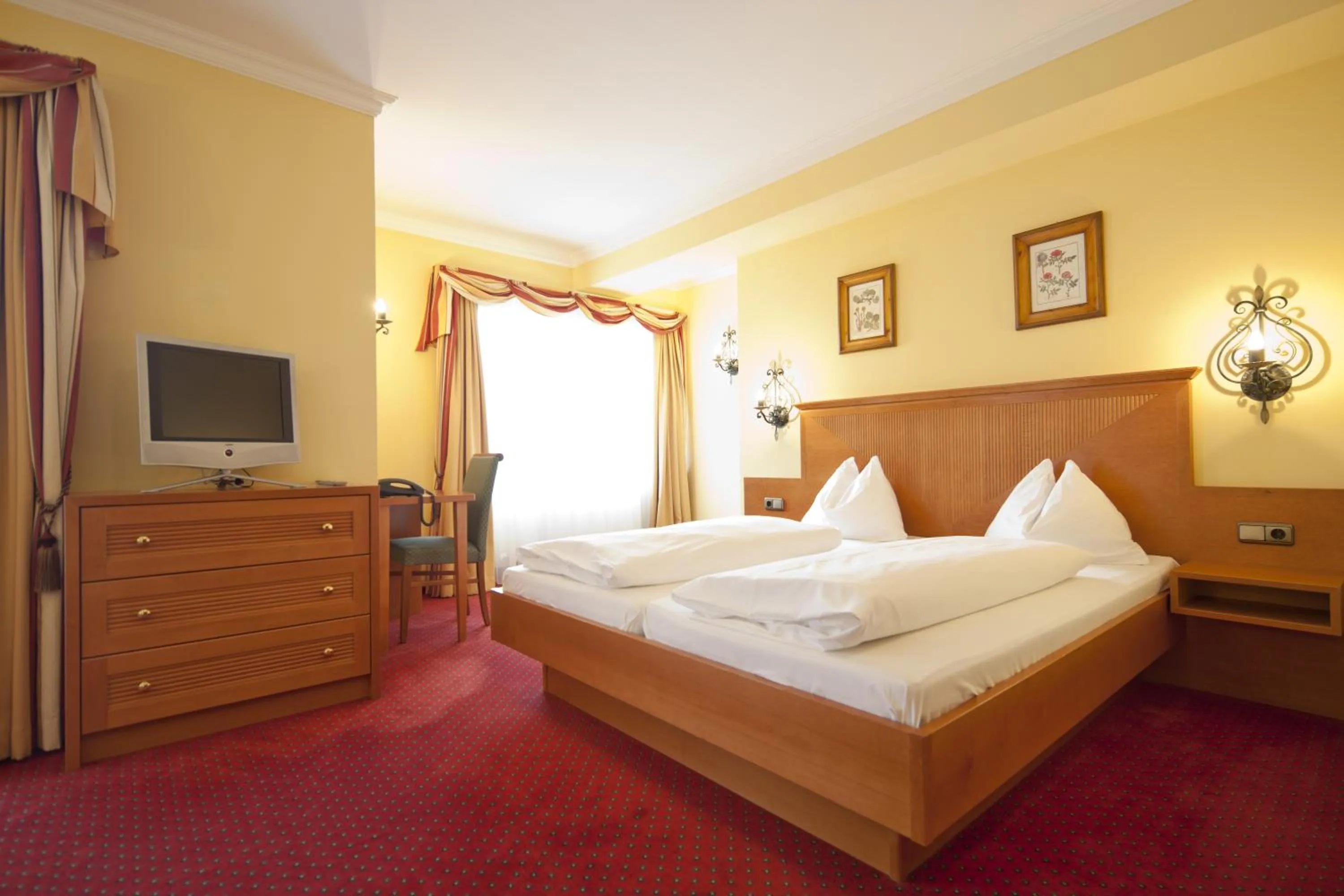 Day, Bed in Hotel Untersberg