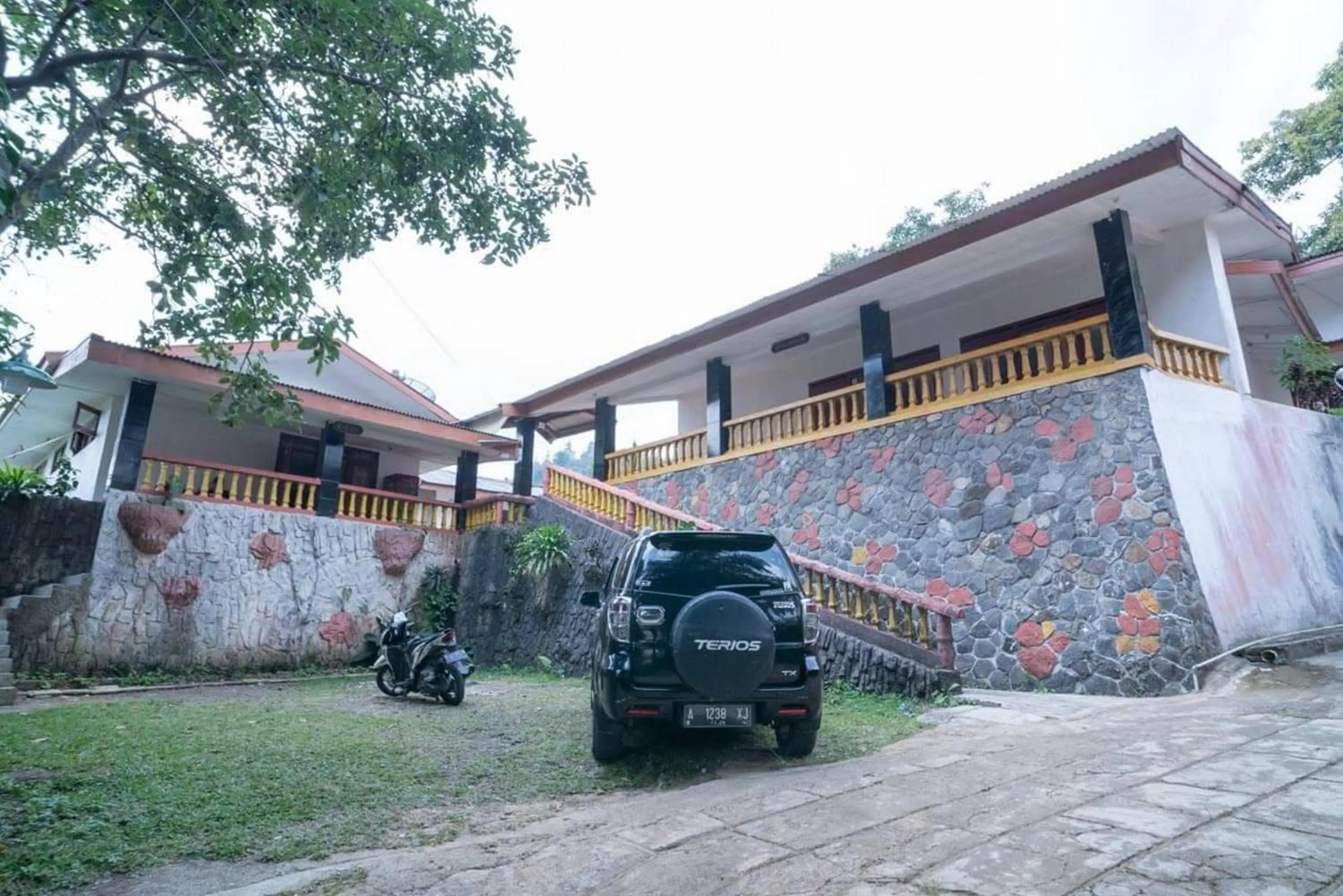Facade/entrance in Burangrang Village Mitra RedDoorz